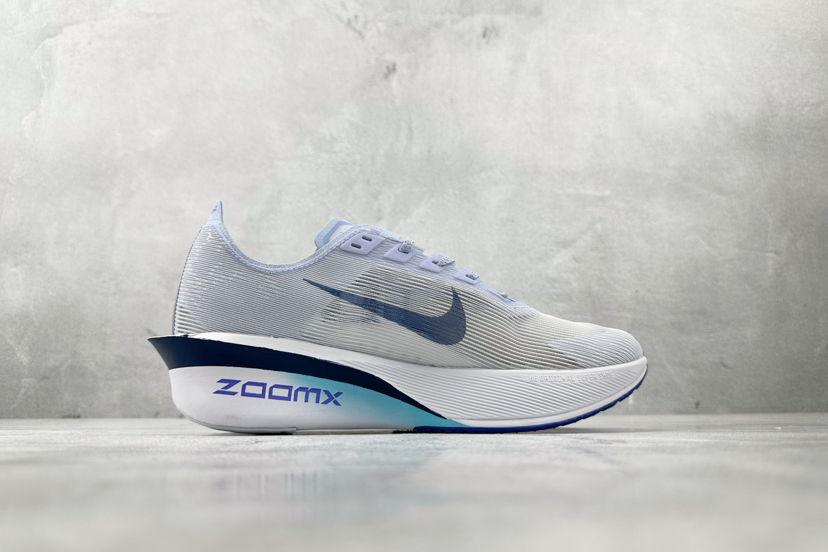 GW 本地
Nike Zoom VaporFly Next 4% 蓝灰

货号：HF6414-001
尺