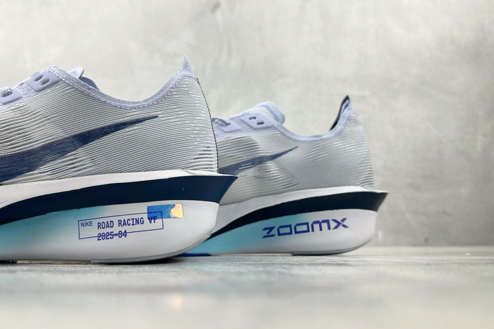 GW 本地
Nike Zoom VaporFly Next 4% 蓝灰

货号：HF6414-001
尺