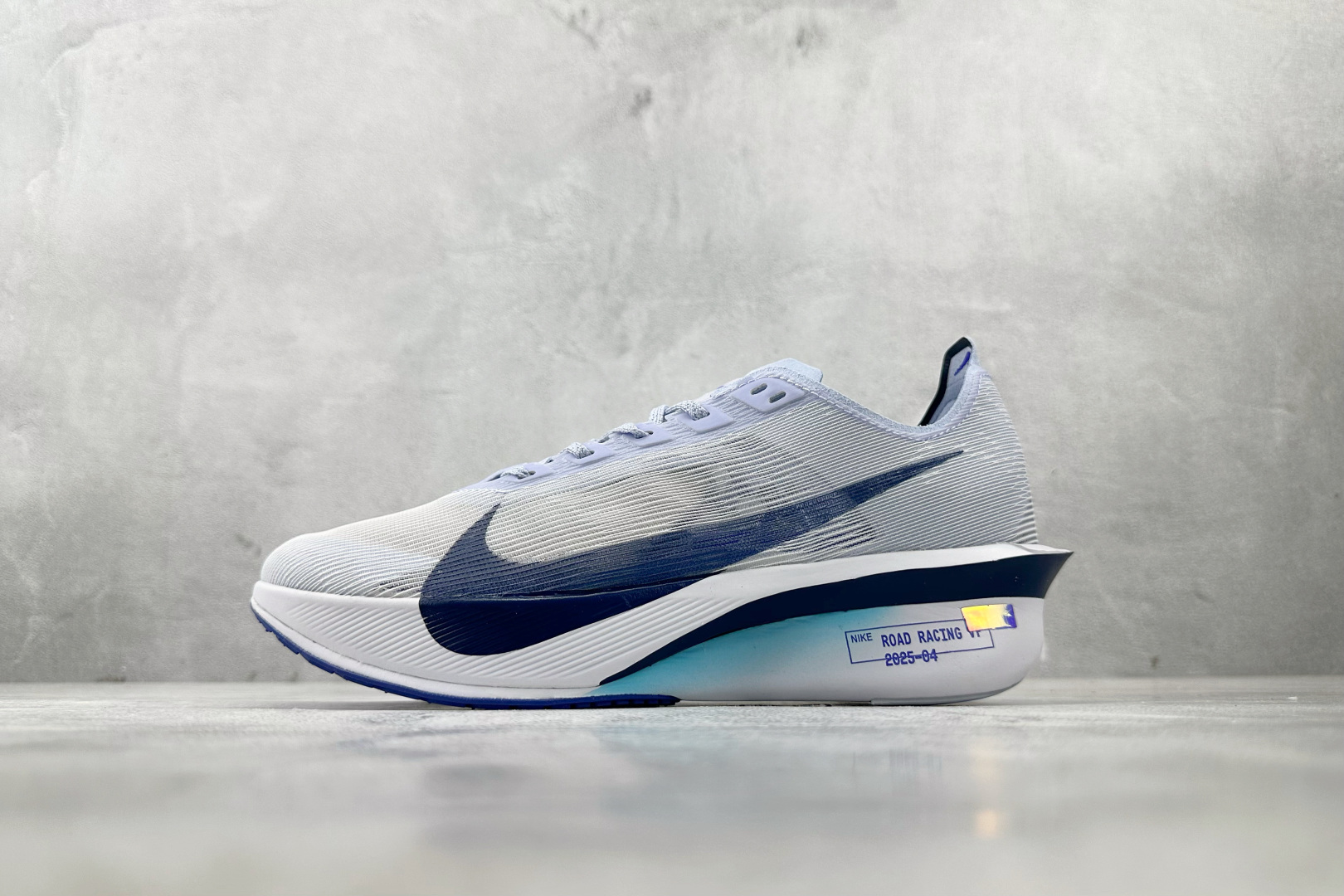 GW 本地
Nike Zoom VaporFly Next 4% 蓝灰

货号：HF6414-001
尺
