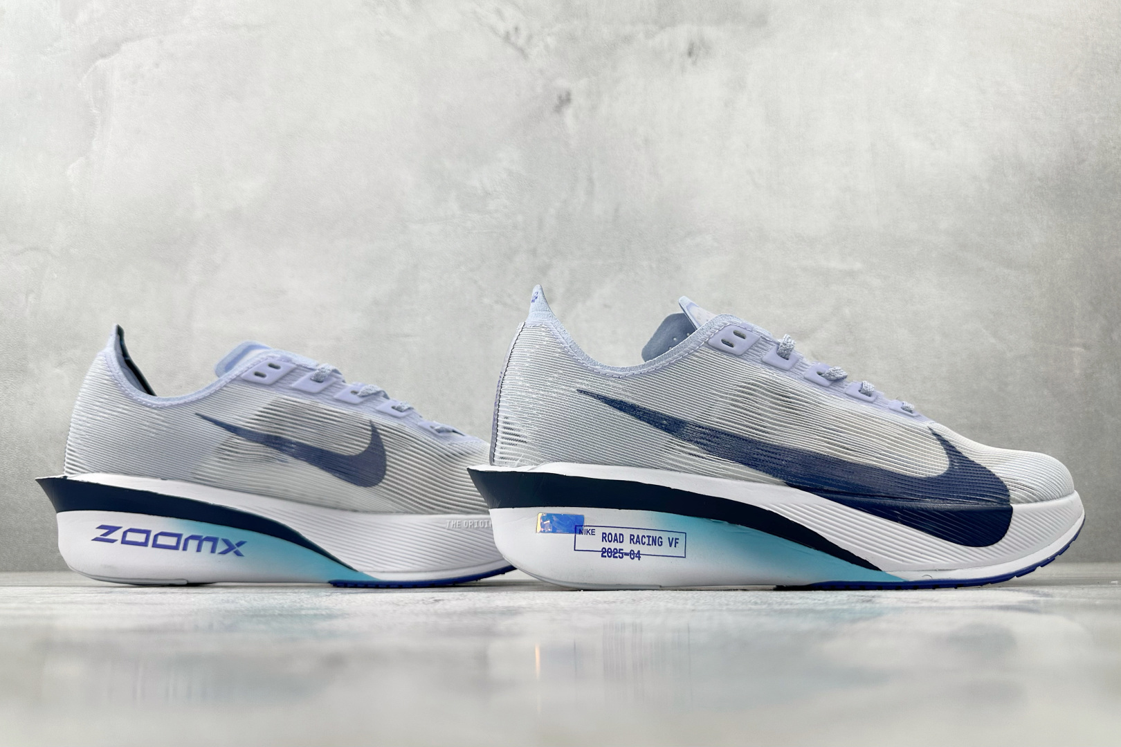 GW 本地
Nike Zoom VaporFly Next 4% 蓝灰

货号：HF6414-001
尺
