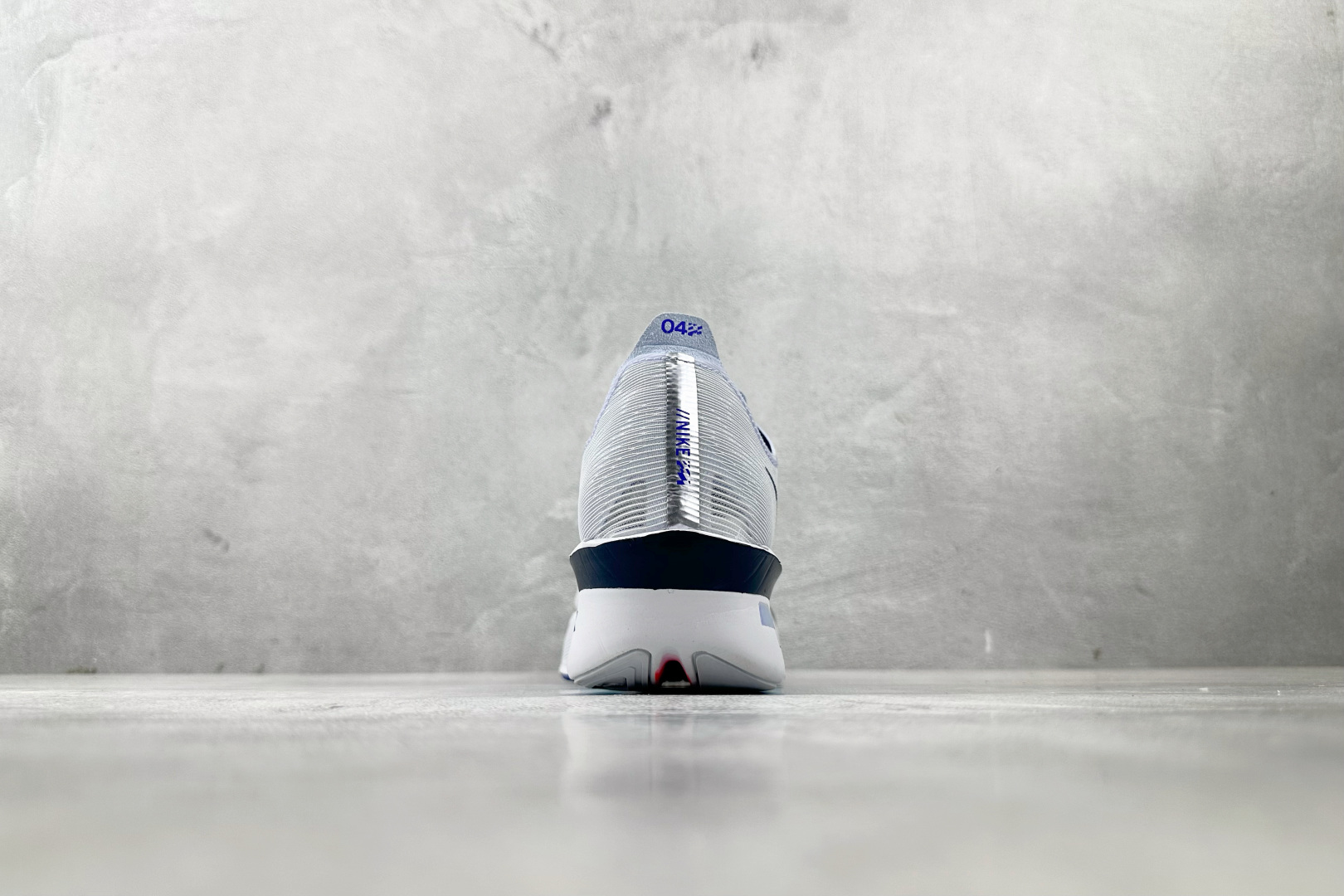 GW 本地
Nike Zoom VaporFly Next 4% 蓝灰

货号：HF6414-001
尺
