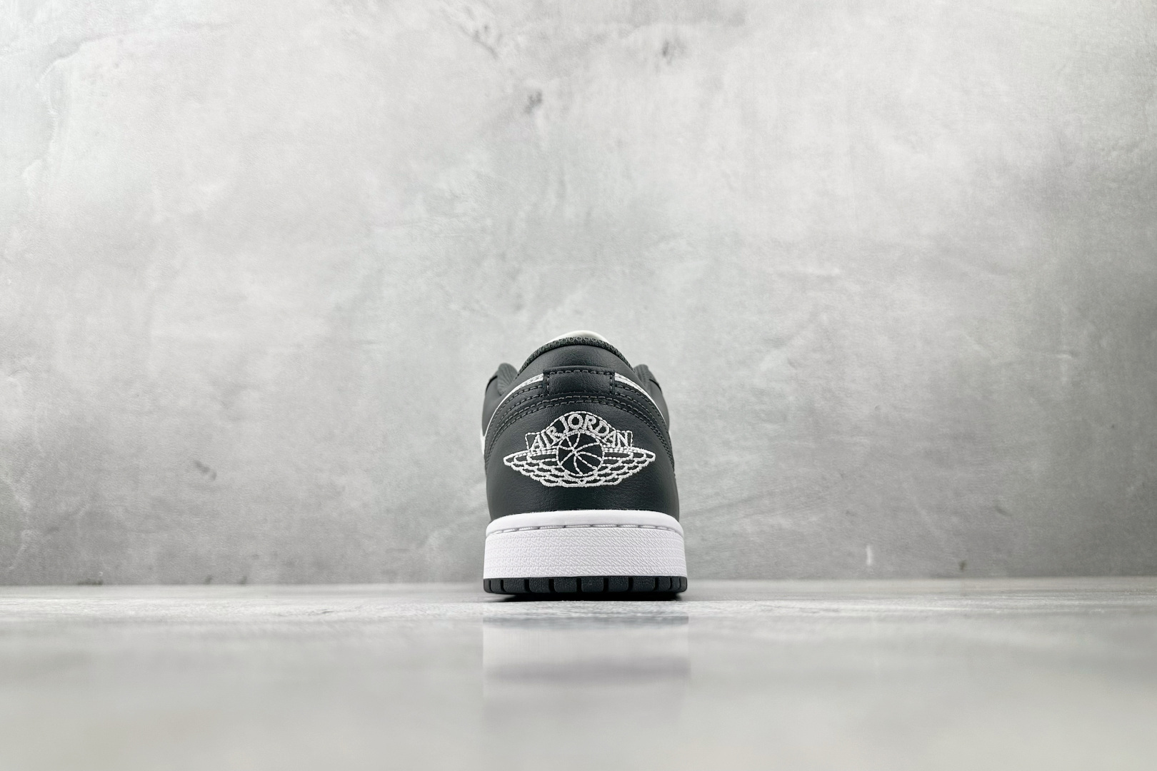 240 Jordan Air Jordan 1 Low 灰白 553558-044-Chinese UA Cheap High Quatity Brand Clothes Bags handbags Sneakers wholesale wholesaler seller from China Factory suppliers Fashion Clothing Shoes best Quality Beautiful Price 240 Jordan Air Jordan 1 Low 灰白 553558-044