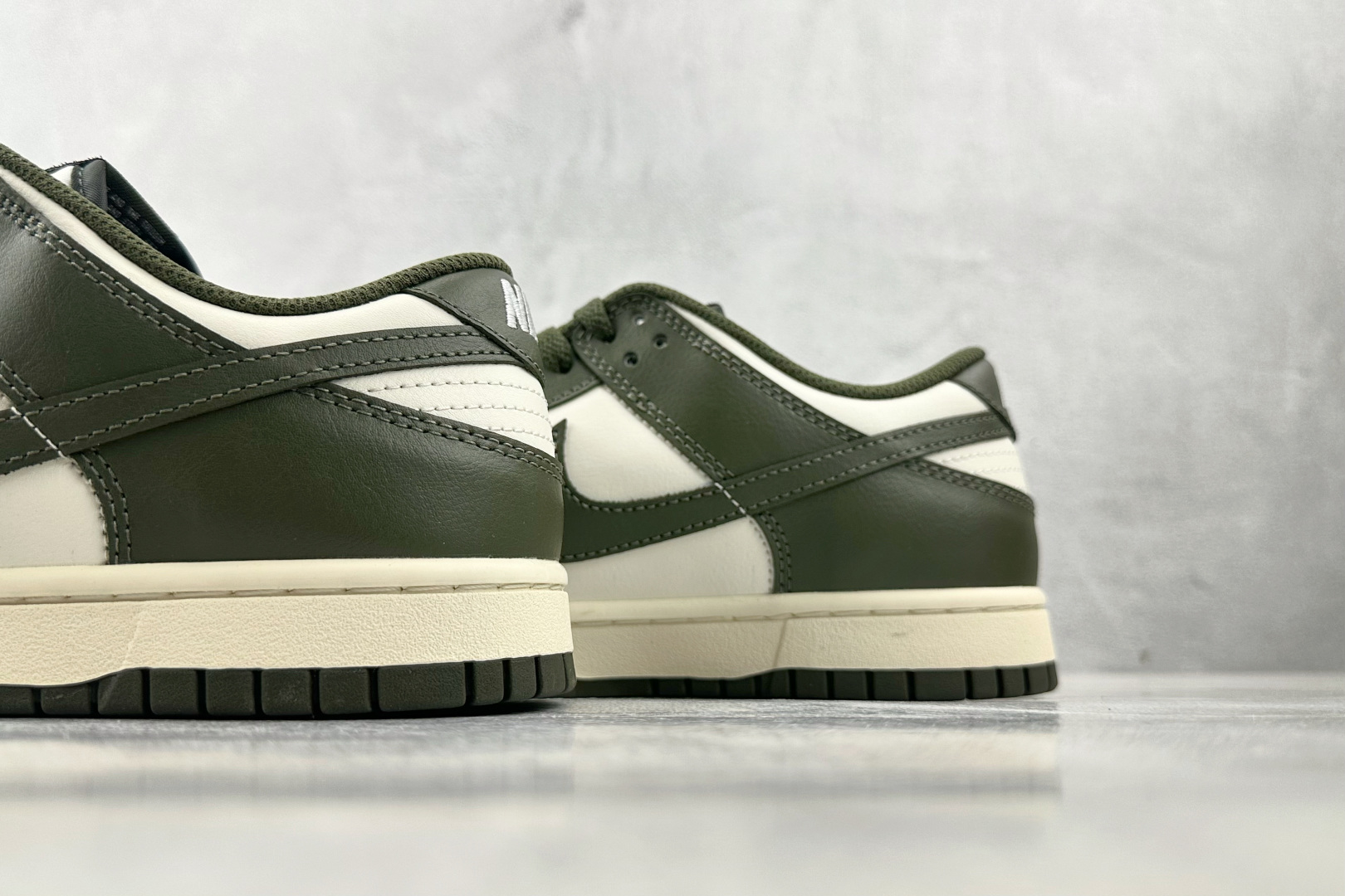 特价 
Nike Dunk Low retro 军绿色

货号：HF5441-102
尺码：36 36.