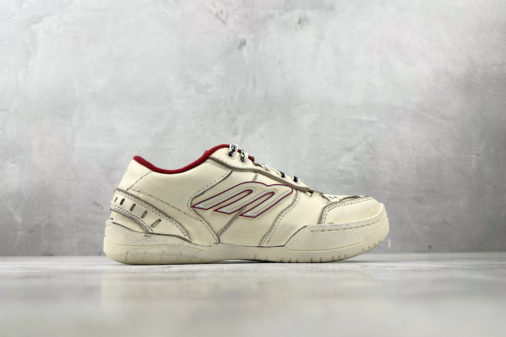 VG代购版 Balenciaga巴黎世家 Hamptons Worn-Out 米色 841765WCURS9960