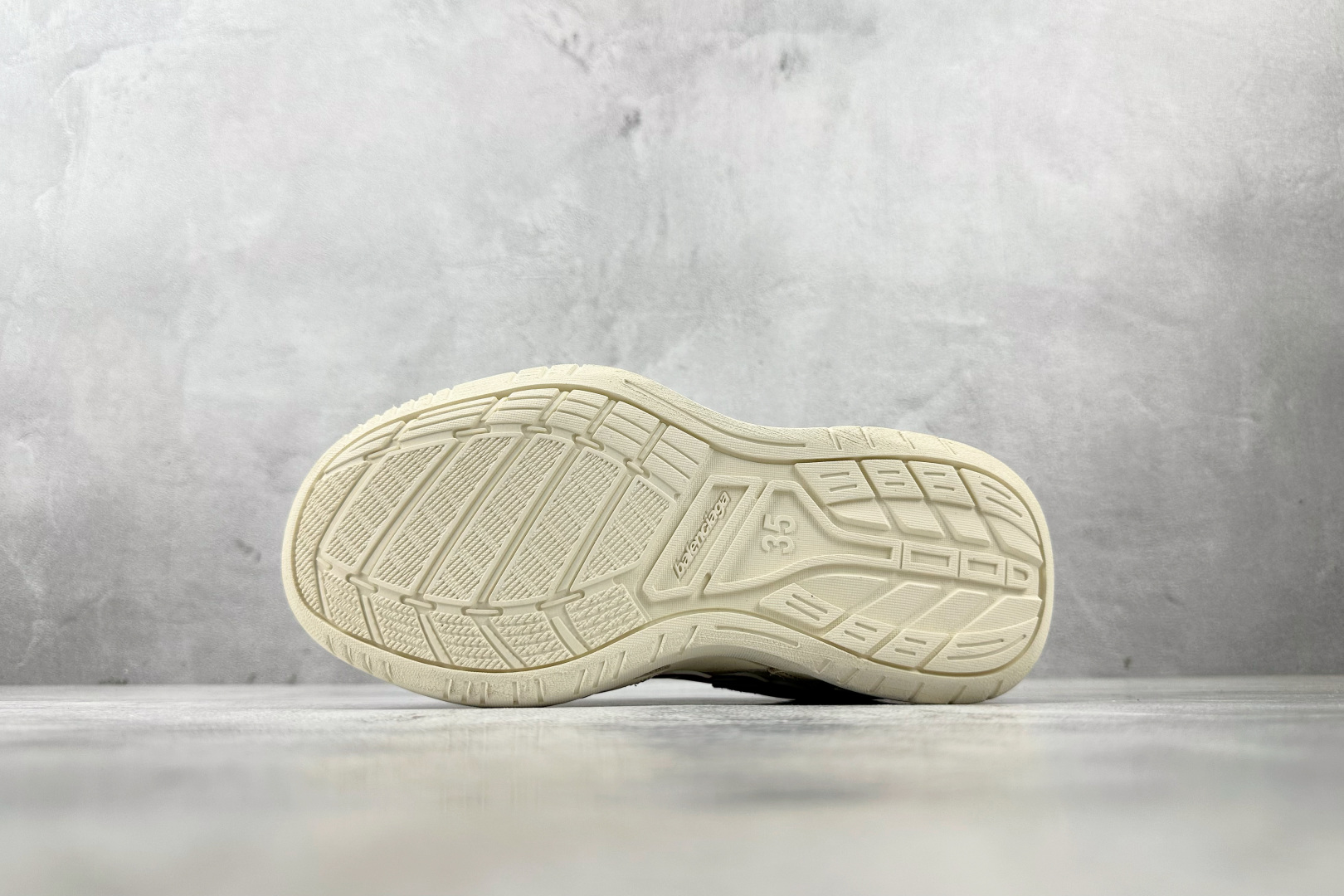 VG代购版 Balenciaga巴黎世家 Hamptons Worn-Out 米色 841765WCURS9960