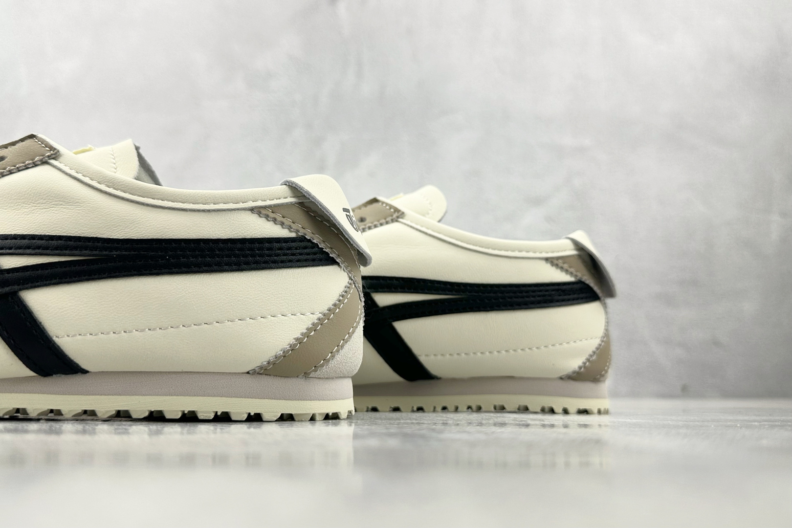 渠道特供 Onitsuka Tiger鬼塚虎 MEXICO 66 米黑色 1183C102-752