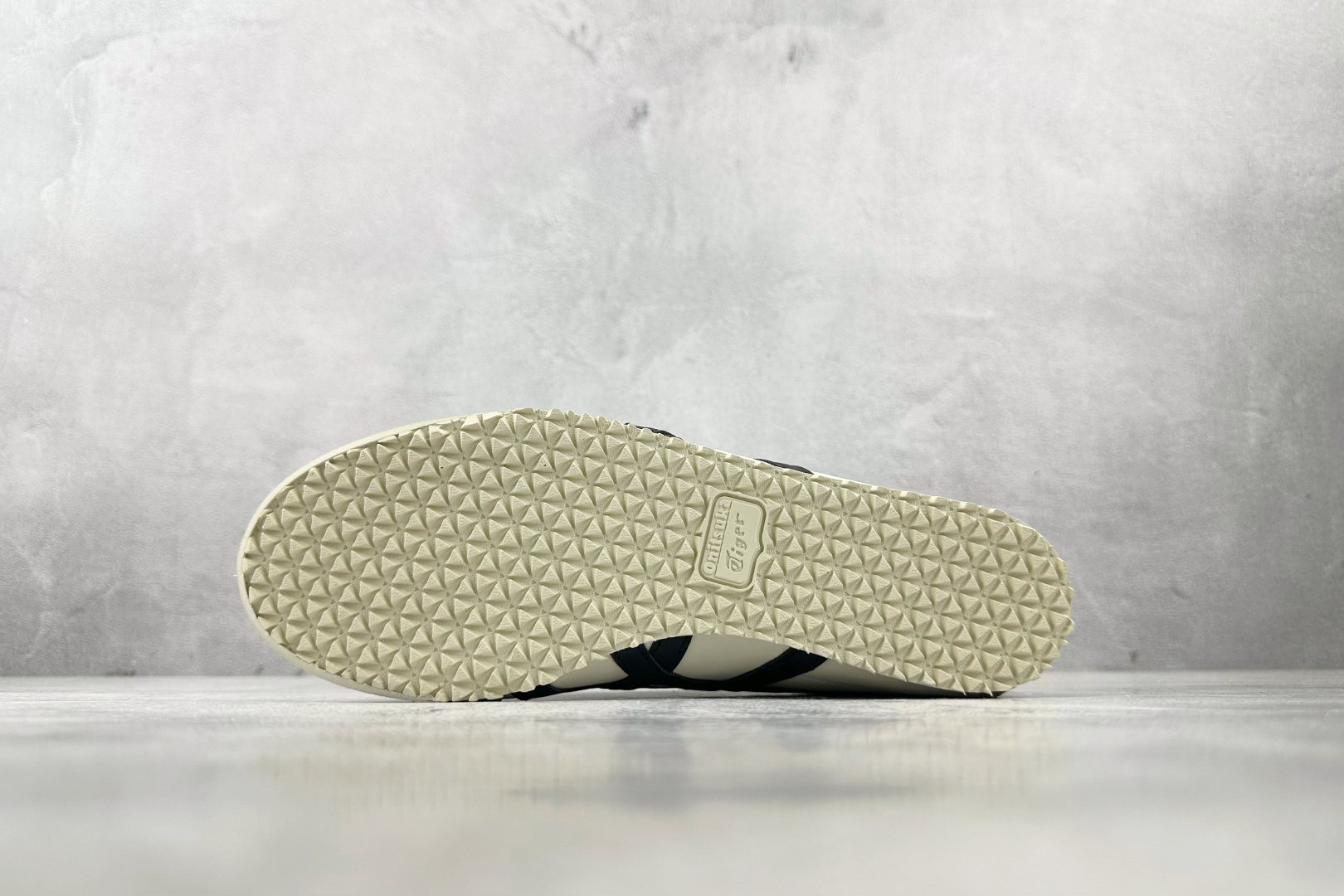 渠道特供 Onitsuka Tiger鬼塚虎 MEXICO 66 米黑色 1183C102-752