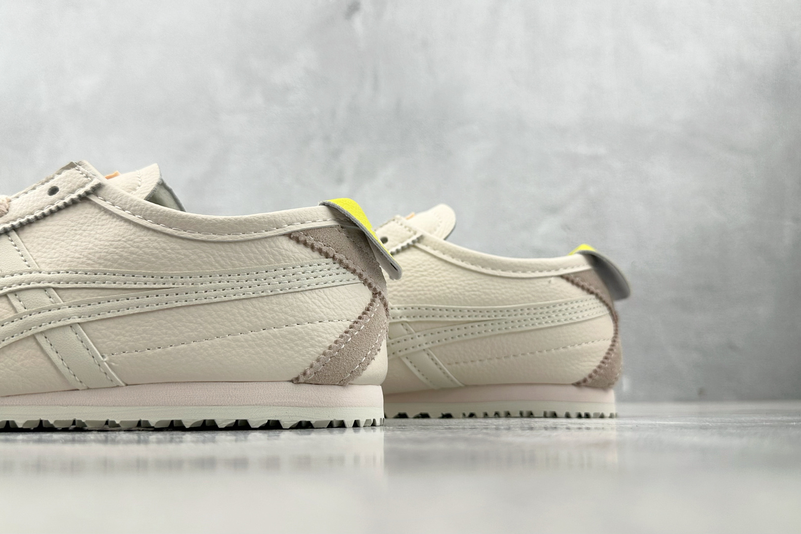 140 渠道特供 Onitsuka Tiger鬼塚虎 MEXICO 66 浅粉 1182A078-702-Chinese UA Cheap High Quatity Brand Clothes Bags handbags Sneakers wholesale wholesaler seller from China Factory suppliers Fashion Clothing Shoes best Quality Beautiful Price 140 渠道特供 Onitsuka Tiger鬼塚虎 MEXICO 66 浅粉 1182A078-702