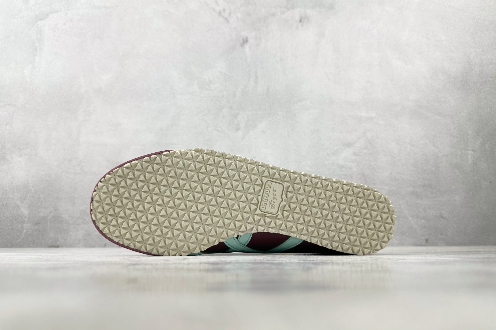 140 渠道特供 Onitsuka Tiger鬼塚虎 MEXICO 66 深红蓝色 1183C102-500-Chinese UA Cheap High Quatity Brand Clothes Bags handbags Sneakers wholesale wholesaler seller from China Factory suppliers Fashion Clothing Shoes best Quality Beautiful Price 140 渠道特供 Onitsuka Tiger鬼塚虎 MEXICO 66 深红蓝色 1183C102-500