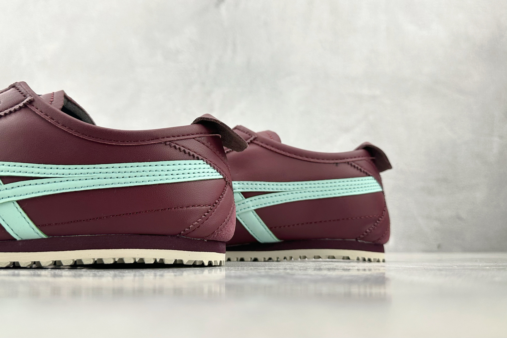 140 渠道特供 Onitsuka Tiger鬼塚虎 MEXICO 66 深红蓝色 1183C102-500-Chinese UA Cheap High Quatity Brand Clothes Bags handbags Sneakers wholesale wholesaler seller from China Factory suppliers Fashion Clothing Shoes best Quality Beautiful Price 140 渠道特供 Onitsuka Tiger鬼塚虎 MEXICO 66 深红蓝色 1183C102-500