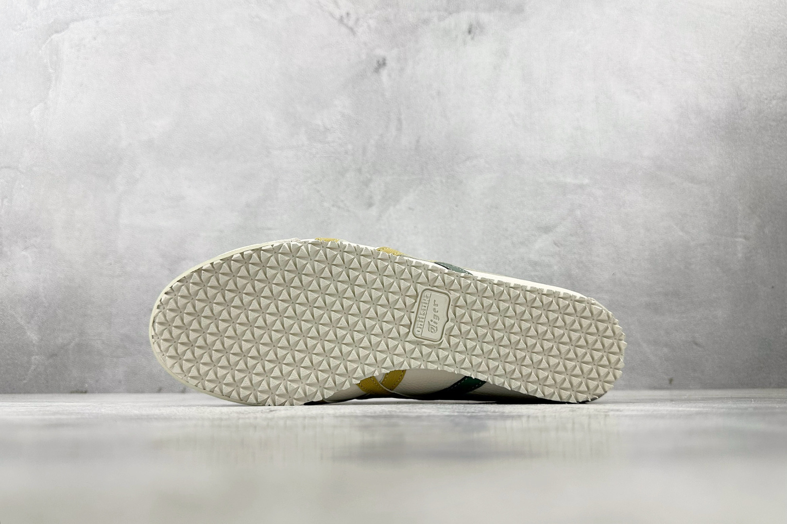 140 渠道特供 Onitsuka Tiger鬼塚虎 MEXICO 66 米白黄色 1183A201-120-Chinese UA Cheap High Quatity Brand Clothes Bags handbags Sneakers wholesale wholesaler seller from China Factory suppliers Fashion Clothing Shoes best Quality Beautiful Price 140 渠道特供 Onitsuka Tiger鬼塚虎 MEXICO 66 米白黄色 1183A201-120