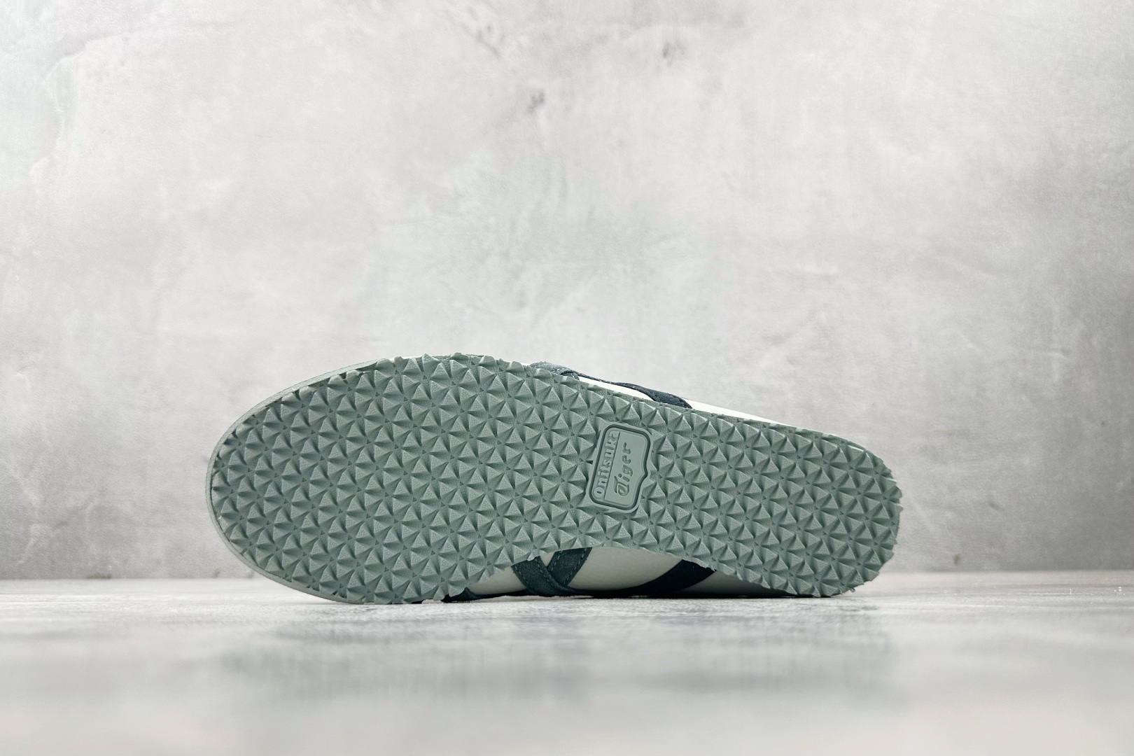 140 渠道特供 Onitsuka Tiger鬼塚虎 MEXICO 66淡薄荷 1183C076-300-Chinese UA Cheap High Quatity Brand Clothes Bags handbags Sneakers wholesale wholesaler seller from China Factory suppliers Fashion Clothing Shoes best Quality Beautiful Price 140 渠道特供 Onitsuka Tiger鬼塚虎 MEXICO 66淡薄荷 1183C076-300