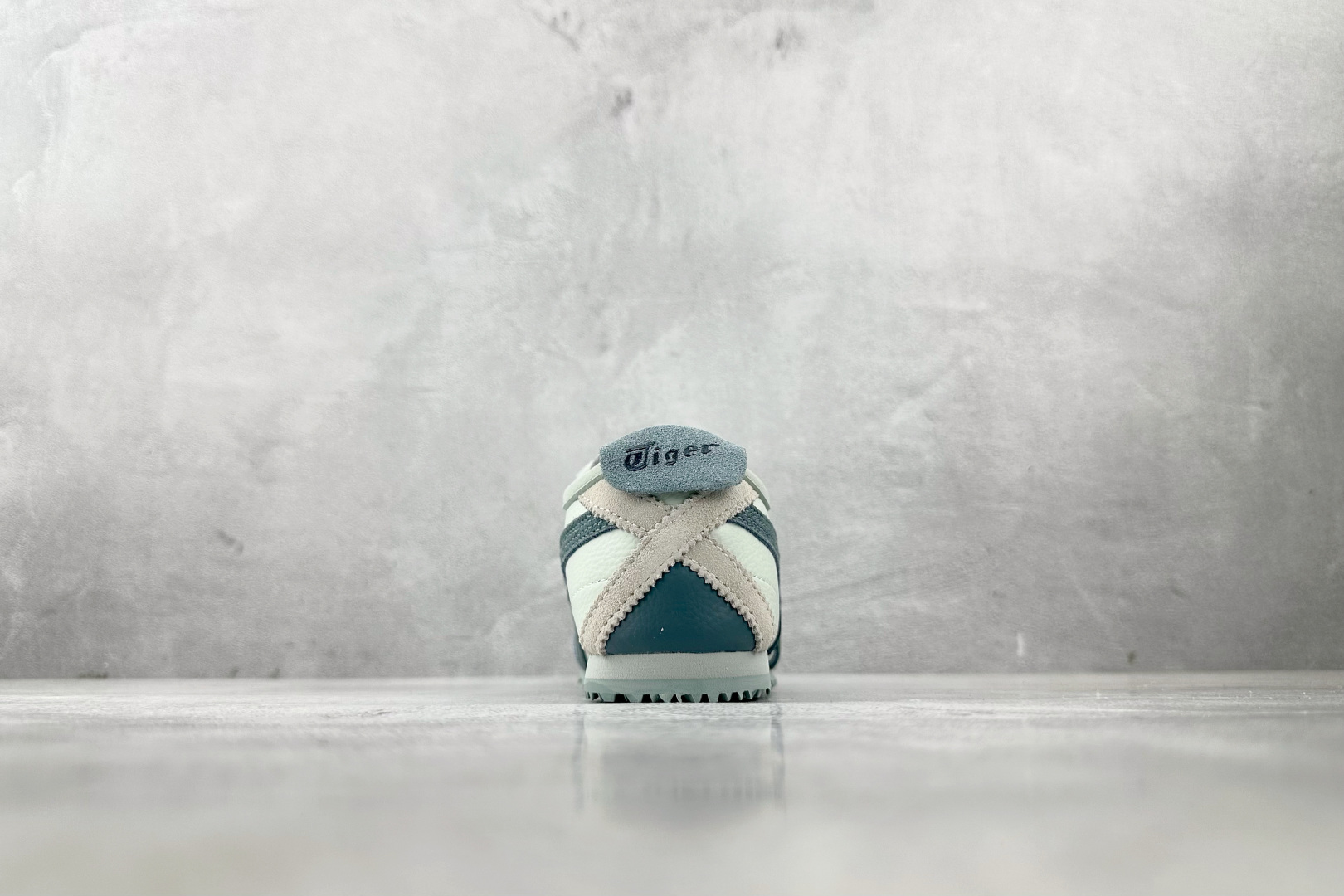 140 渠道特供 Onitsuka Tiger鬼塚虎 MEXICO 66淡薄荷 1183C076-300-Chinese UA Cheap High Quatity Brand Clothes Bags handbags Sneakers wholesale wholesaler seller from China Factory suppliers Fashion Clothing Shoes best Quality Beautiful Price 140 渠道特供 Onitsuka Tiger鬼塚虎 MEXICO 66淡薄荷 1183C076-300