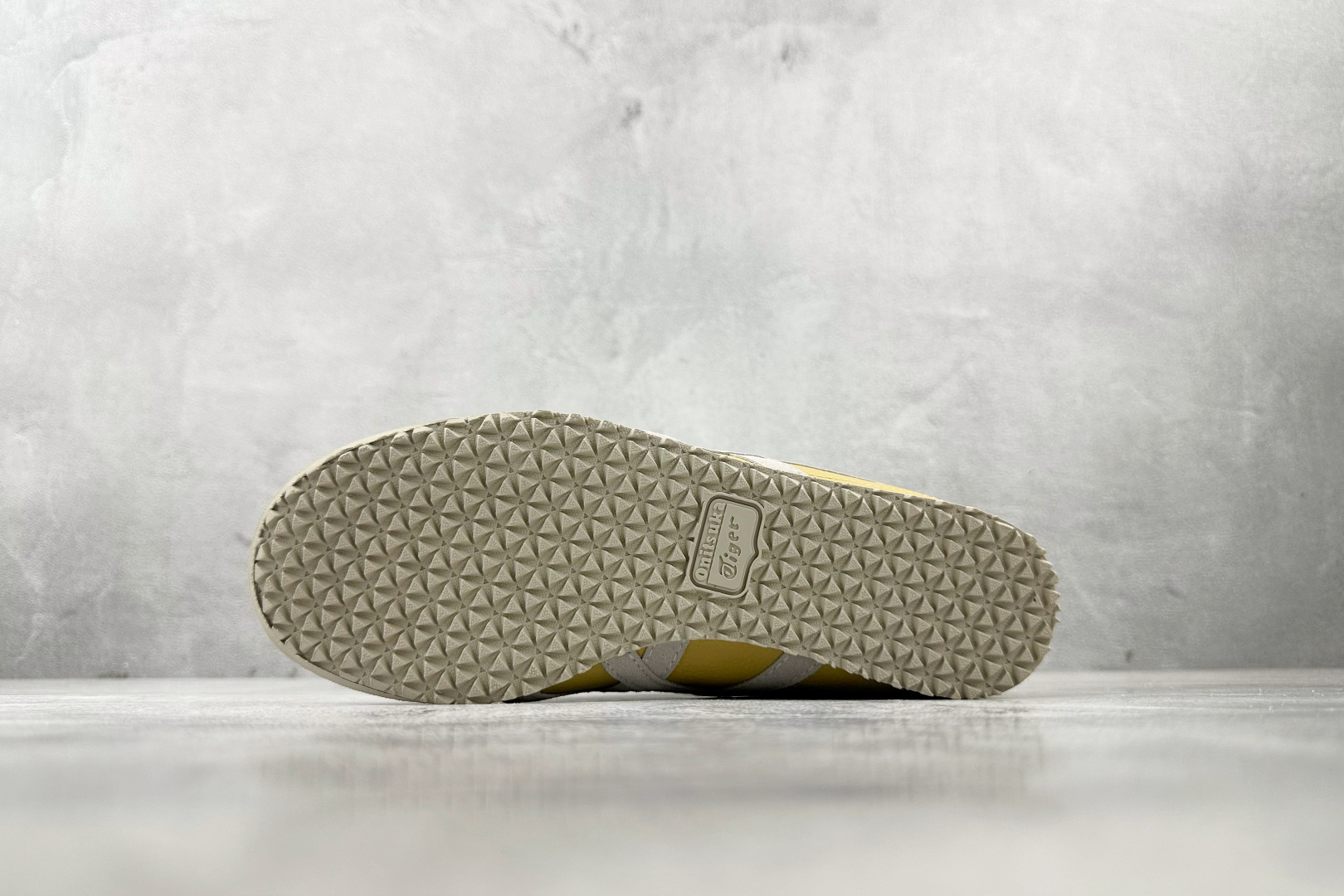 140 渠道特供 Onitsuka Tiger鬼塚虎 MEXICO 66 Vin 米黄色 1183B391-204-Chinese UA Cheap High Quatity Brand Clothes Bags handbags Sneakers wholesale wholesaler seller from China Factory suppliers Fashion Clothing Shoes best Quality Beautiful Price 140 渠道特供 Onitsuka Tiger鬼塚虎 MEXICO 66 Vin 米黄色 1183B391-204