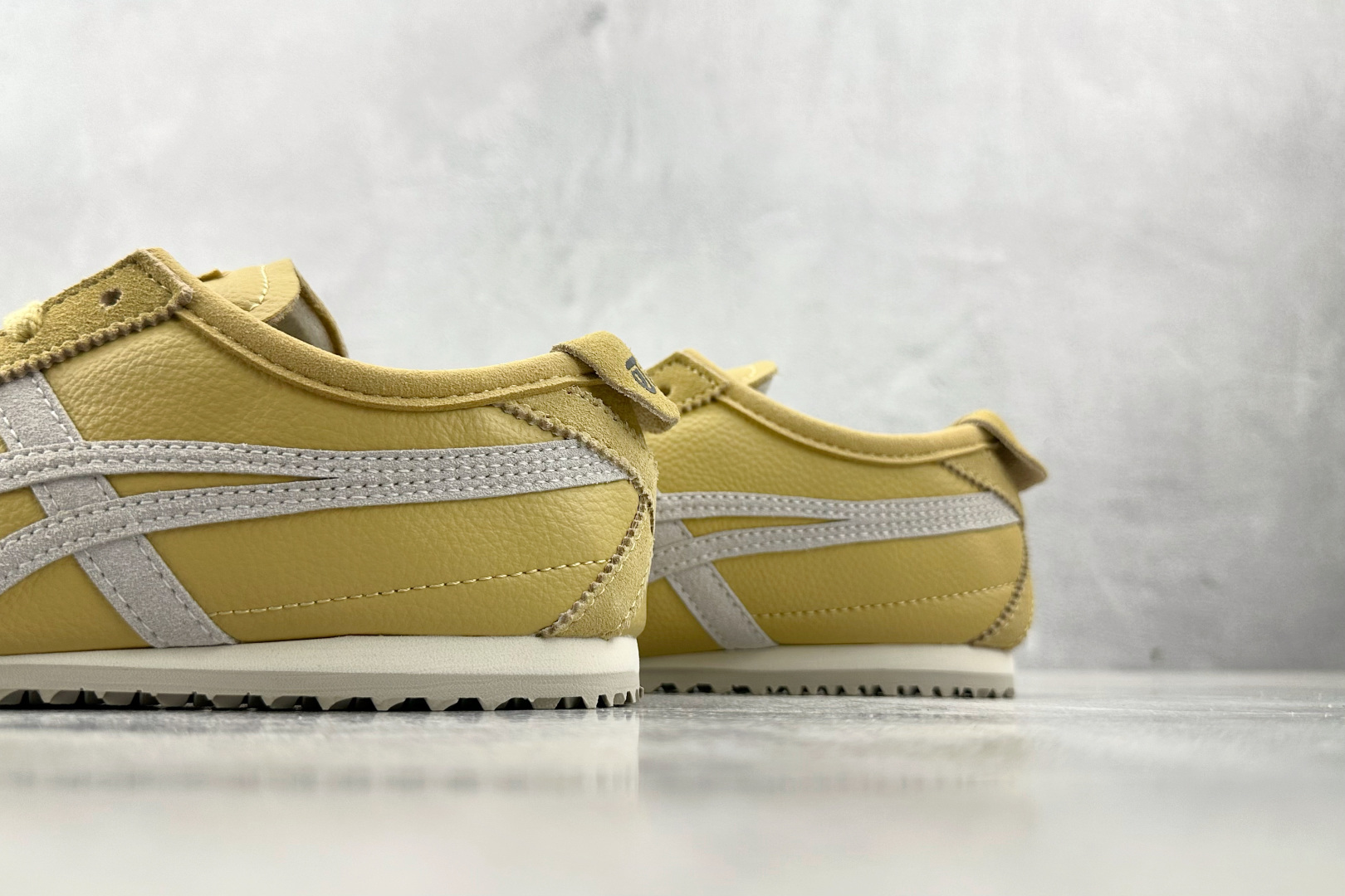 140 渠道特供 Onitsuka Tiger鬼塚虎 MEXICO 66 Vin 米黄色 1183B391-204-Chinese UA Cheap High Quatity Brand Clothes Bags handbags Sneakers wholesale wholesaler seller from China Factory suppliers Fashion Clothing Shoes best Quality Beautiful Price 140 渠道特供 Onitsuka Tiger鬼塚虎 MEXICO 66 Vin 米黄色 1183B391-204