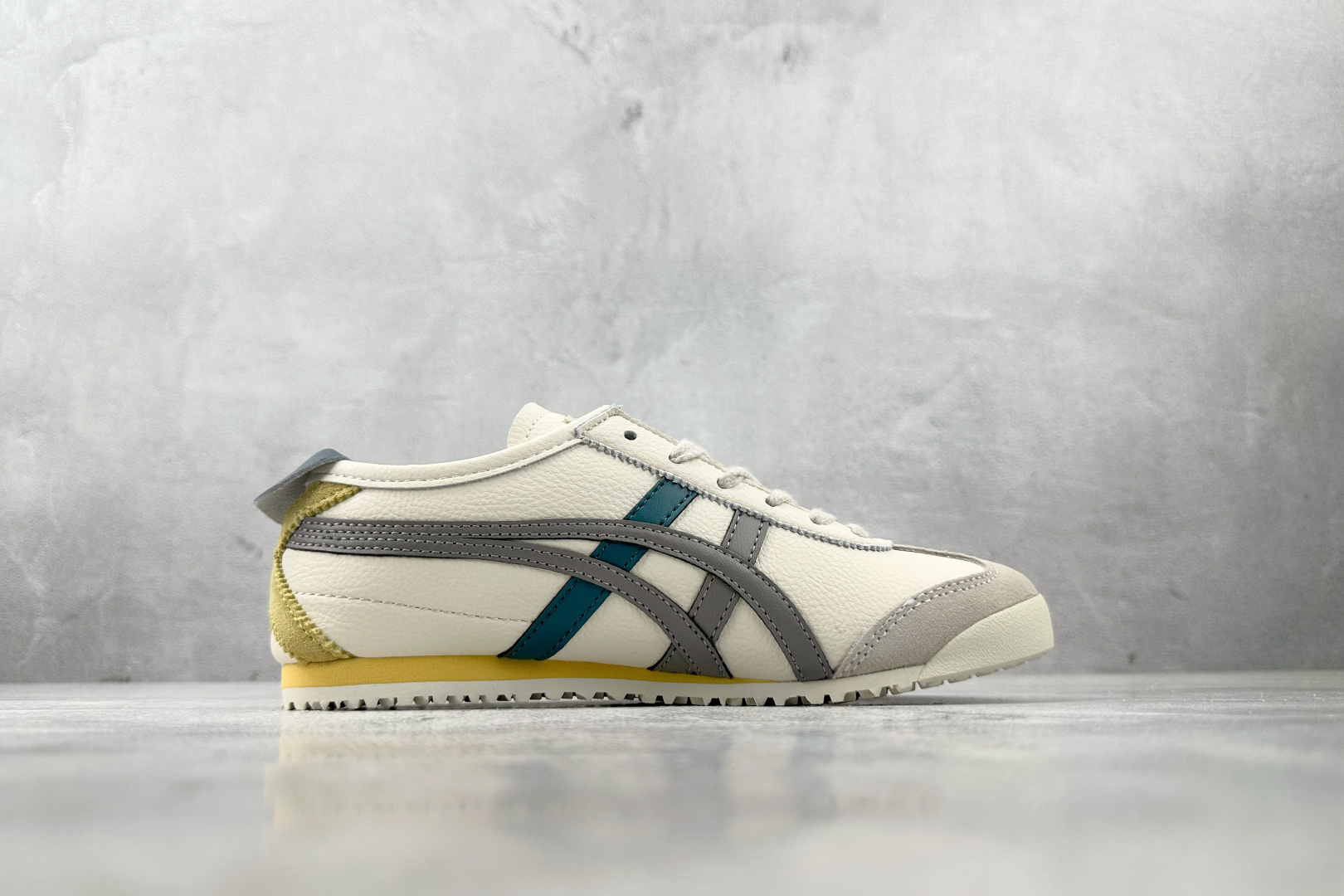 140 渠道特供 Onitsuka Tiger鬼塚虎 MEXICO 66 米白 1183B771-117-Chinese UA Cheap High Quatity Brand Clothes Bags handbags Sneakers wholesale wholesaler seller from China Factory suppliers Fashion Clothing Shoes best Quality Beautiful Price 140 渠道特供 Onitsuka Tiger鬼塚虎 MEXICO 66 米白 1183B771-117