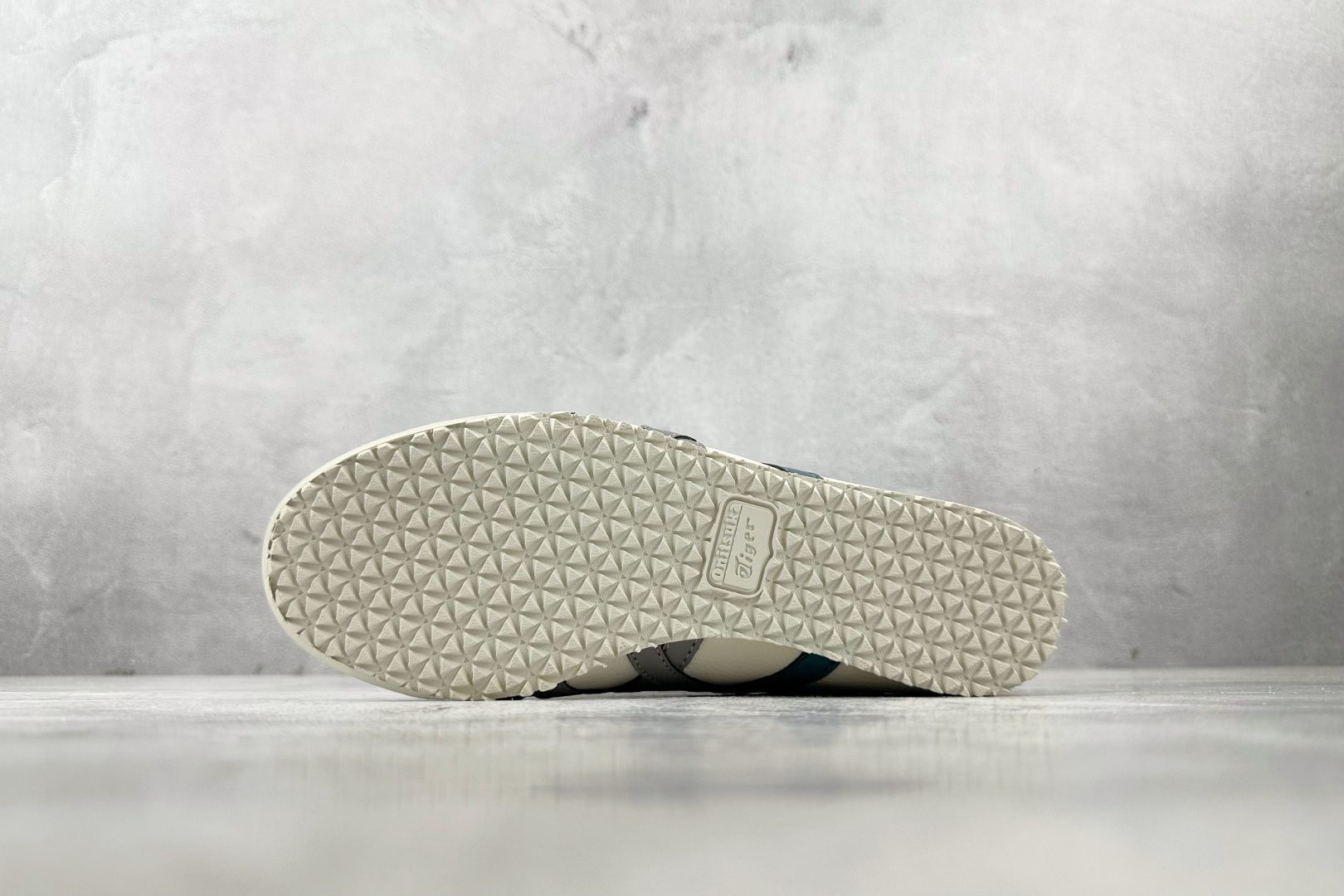 140 渠道特供 Onitsuka Tiger鬼塚虎 MEXICO 66 米白 1183B771-117-Chinese UA Cheap High Quatity Brand Clothes Bags handbags Sneakers wholesale wholesaler seller from China Factory suppliers Fashion Clothing Shoes best Quality Beautiful Price 140 渠道特供 Onitsuka Tiger鬼塚虎 MEXICO 66 米白 1183B771-117