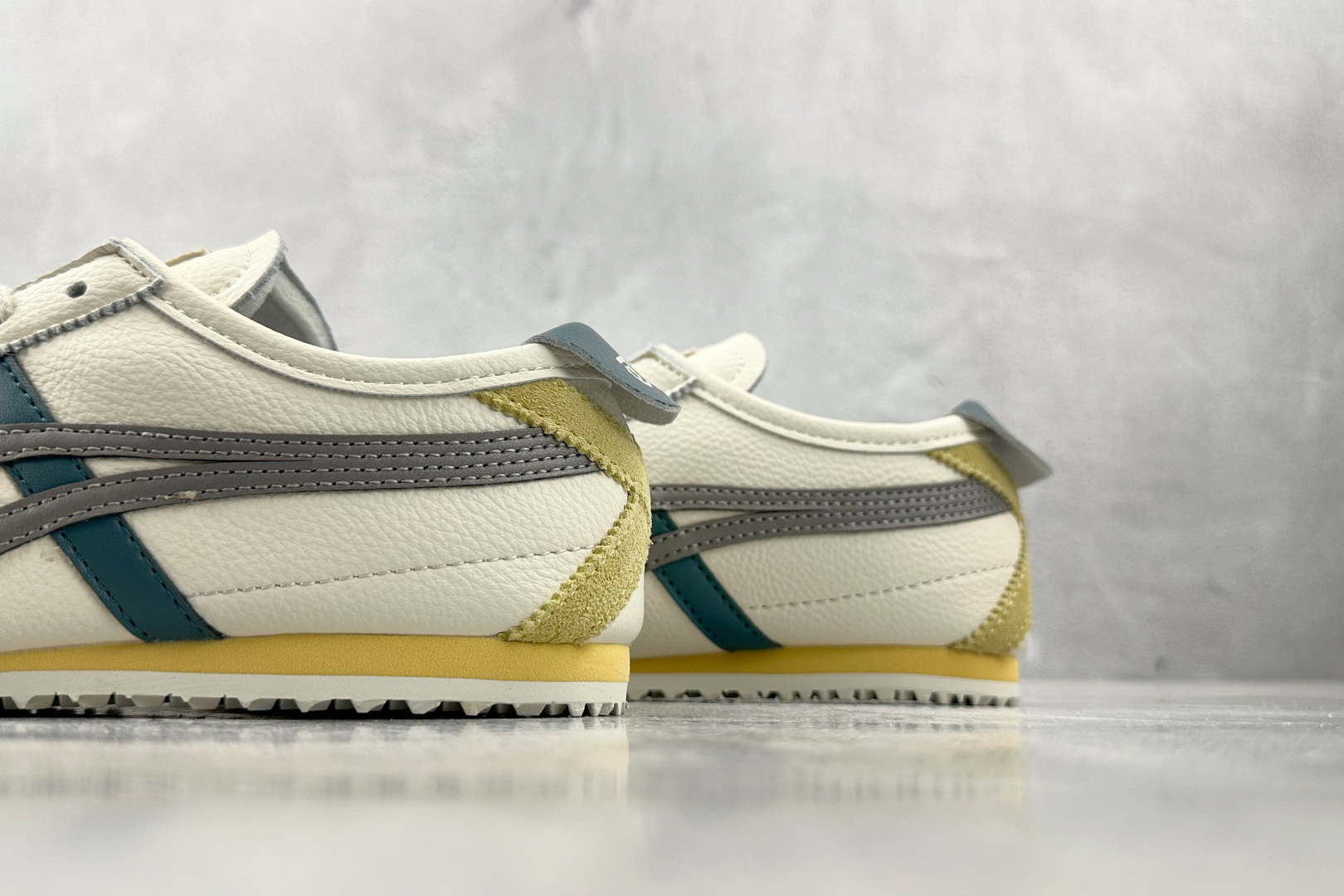 140 渠道特供 Onitsuka Tiger鬼塚虎 MEXICO 66 米白 1183B771-117-Chinese UA Cheap High Quatity Brand Clothes Bags handbags Sneakers wholesale wholesaler seller from China Factory suppliers Fashion Clothing Shoes best Quality Beautiful Price 140 渠道特供 Onitsuka Tiger鬼塚虎 MEXICO 66 米白 1183B771-117