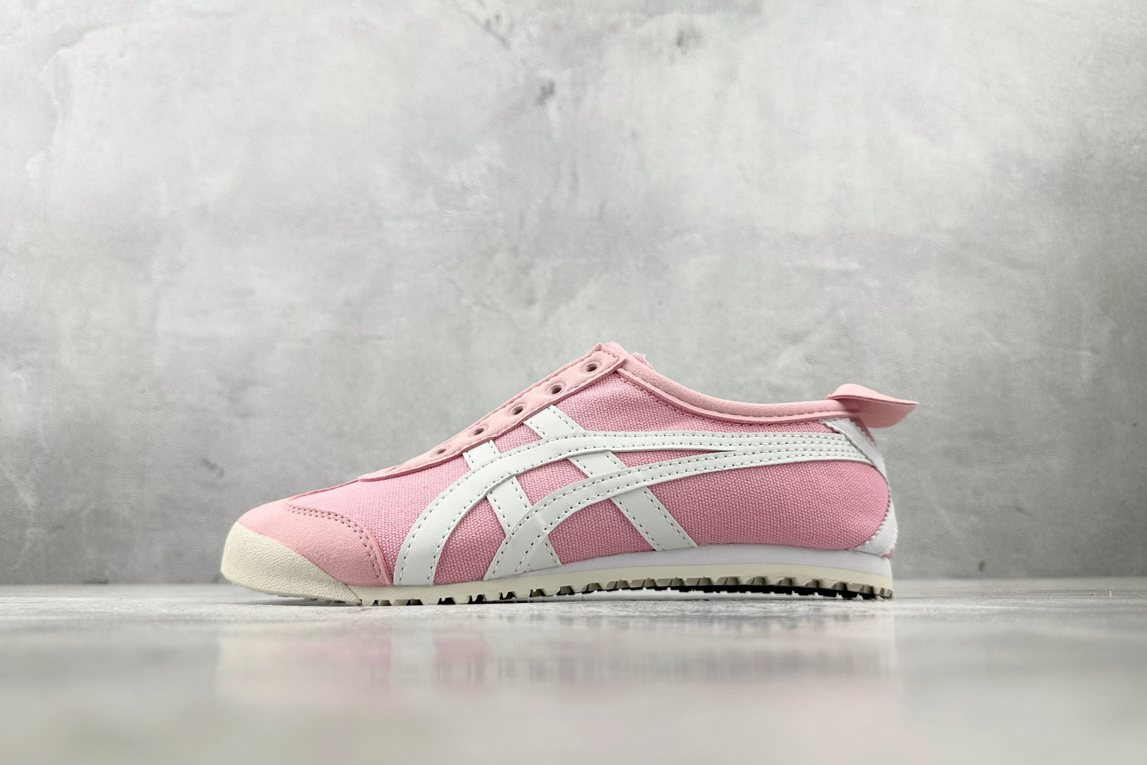 NO:340741,Channel special supply Onitsuka Tiger SLIP-ON Pink Item No. 1183C157- Size 36 36.5 37.5 38 38.5 39 40 40.5 41 42 42.5 43 44 Code 23, sneakers series, sneakers19860909渠道特供 Onitsuka Tiger鬼塚虎 SLIP-ON 粉色 货号1183C157- 尺码36 36.5 37.5 38 38.5 39 40 40.5 41 42 42.5 43 44 编码23,运动鞋系列,sneakers,Men's shoes