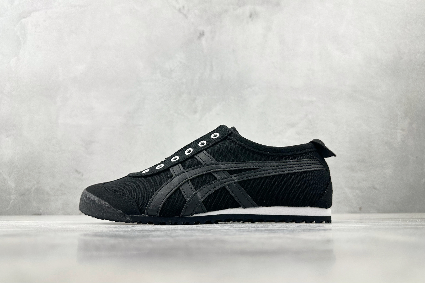 NO:340689,Channel special supply Onitsuka Tiger MEXICO66 SLIP-ON Black Item No. 1183A-002 Size 36 36.5 37.5 38 38.5 39 40 40.5 41 42 42.5 43 44 Code 23, sneakers series, sneakers19860909渠道特供 Onitsuka Tiger鬼塚虎 MEXICO66 SLIP-ON 黑色 货号1183A-002 尺码36 36.5 37.5 38 38.5 39 40 40.5 41 42 42.5 43 44 编码23,运动鞋系列,sneakers,Men's shoes