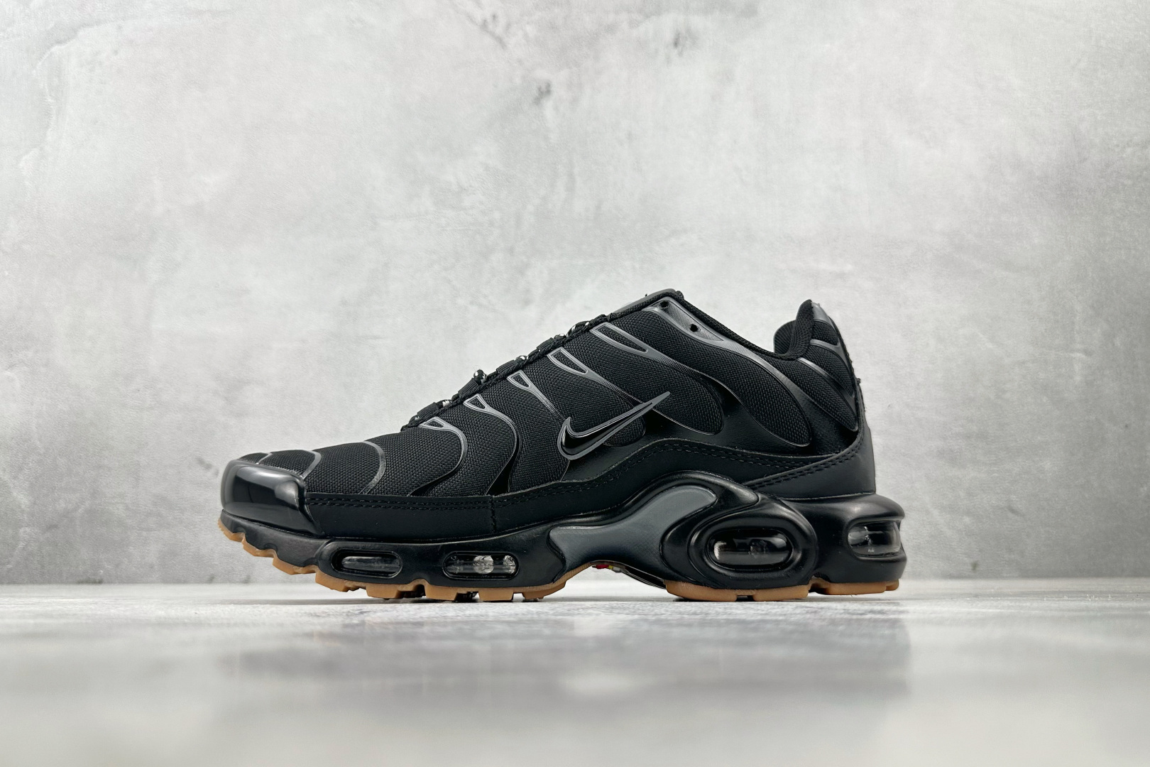 NO:340737,Nike Air Max Plus Black Item No. FV-001 Size 36 36.5 37.5 38 38.5 39 40 40.5 41 42 42.5 43 44 44.5 45 46 Code 25, Sneaker Series, Sneakers19860909Nike Air Max Plus 黑色 货号FV-001 尺码36 36.5 37.5 38 38.5 39 40 40.5 41 42 42.5 43 44 44.5 45 46 编码25,运动鞋系列,sneakers,Men's shoes