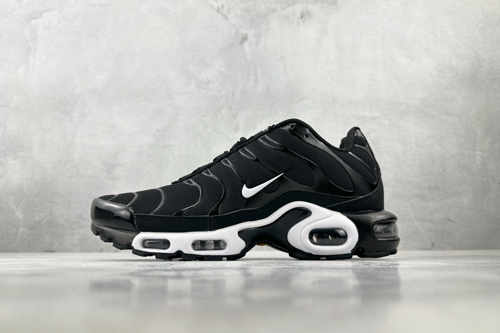 NO:341041,Foreign Trade GW Nike Air Max lus Black Item No. 852630-031 Size 36 36.5 37.5 38 38.5 39 40 40.5 41 42 42.5 43 44 44.5 45 46 Code 25, Sneakers Series, Sneakers19860909外贸 GW Nike Air Max lus 黑色 货号852630-031 尺码36 36.5 37.5 38 38.5 39 40 40.5 41 42 42.5 43 44 44.5 45 46 编码25,运动鞋系列,sneakers,Men's shoes
