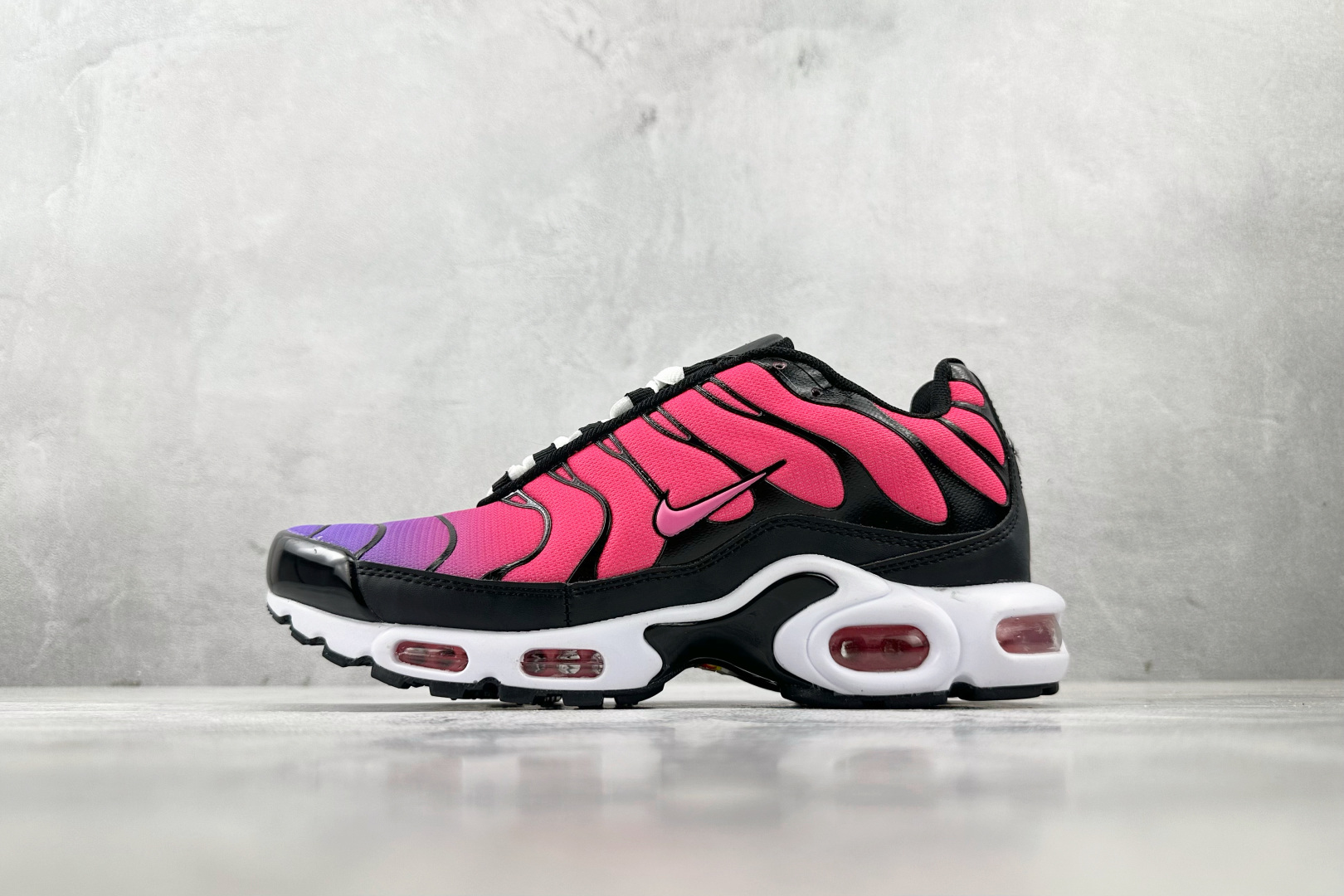 NO:341063,Foreign Trade GW Nike Air Max Plus Purple Powder Item No. DZ- Size 36 36.5 37.5 38 38.5 39 40 40.5 41 42 42.5 43 44 44.5 45 46 Code 25, Sneaker Series, Sneakers19860909外贸 GW Nike Air Max Plus 紫粉 货号DZ- 尺码36 36.5 37.5 38 38.5 39 40 40.5 41 42 42.5 43 44 44.5 45 46 编码25,运动鞋系列,sneakers,Men's shoes