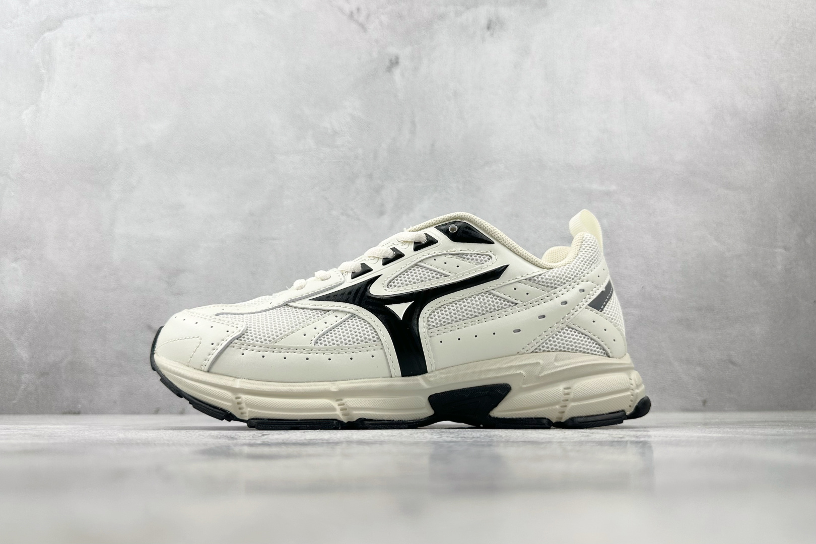 东南亚订单 Mizuno Speed 白黑 D1GH223002