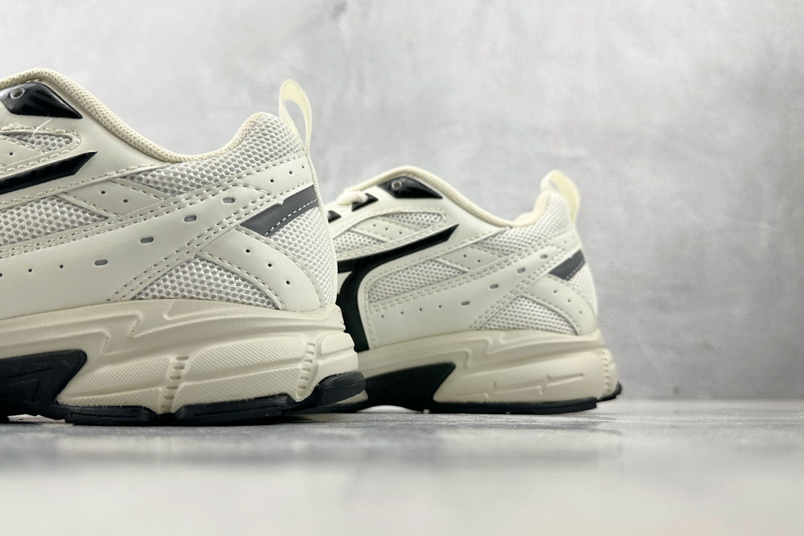 东南亚订单 Mizuno Speed 白黑 D1GH223002