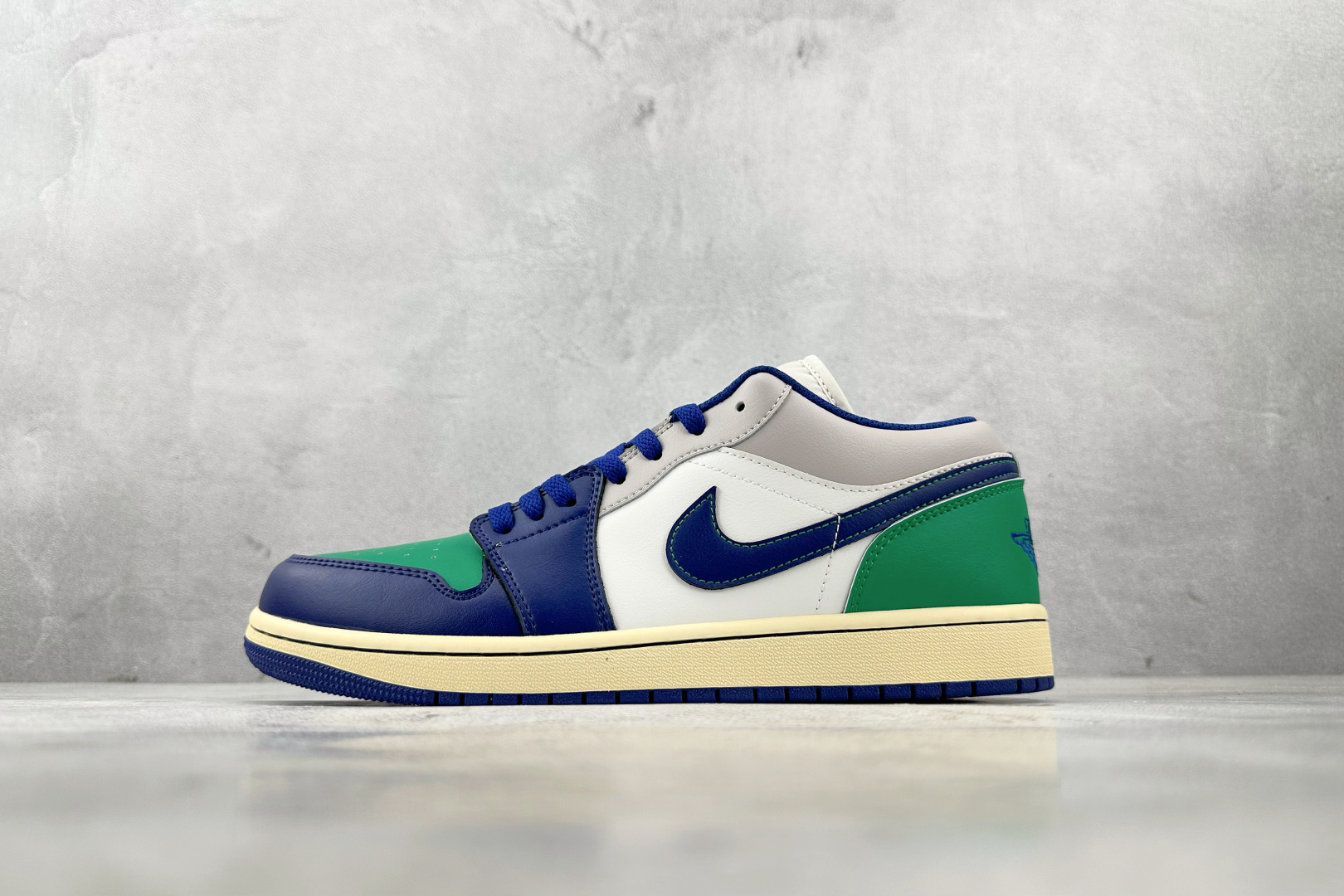 K版  综合版 Jordan Air Jordan 1 白蓝色 货号：553558-147 尺码：36 36.5 37 38.5 39 40 40.5 41 42 42.5 43 44 44.5 45 46-选品中心