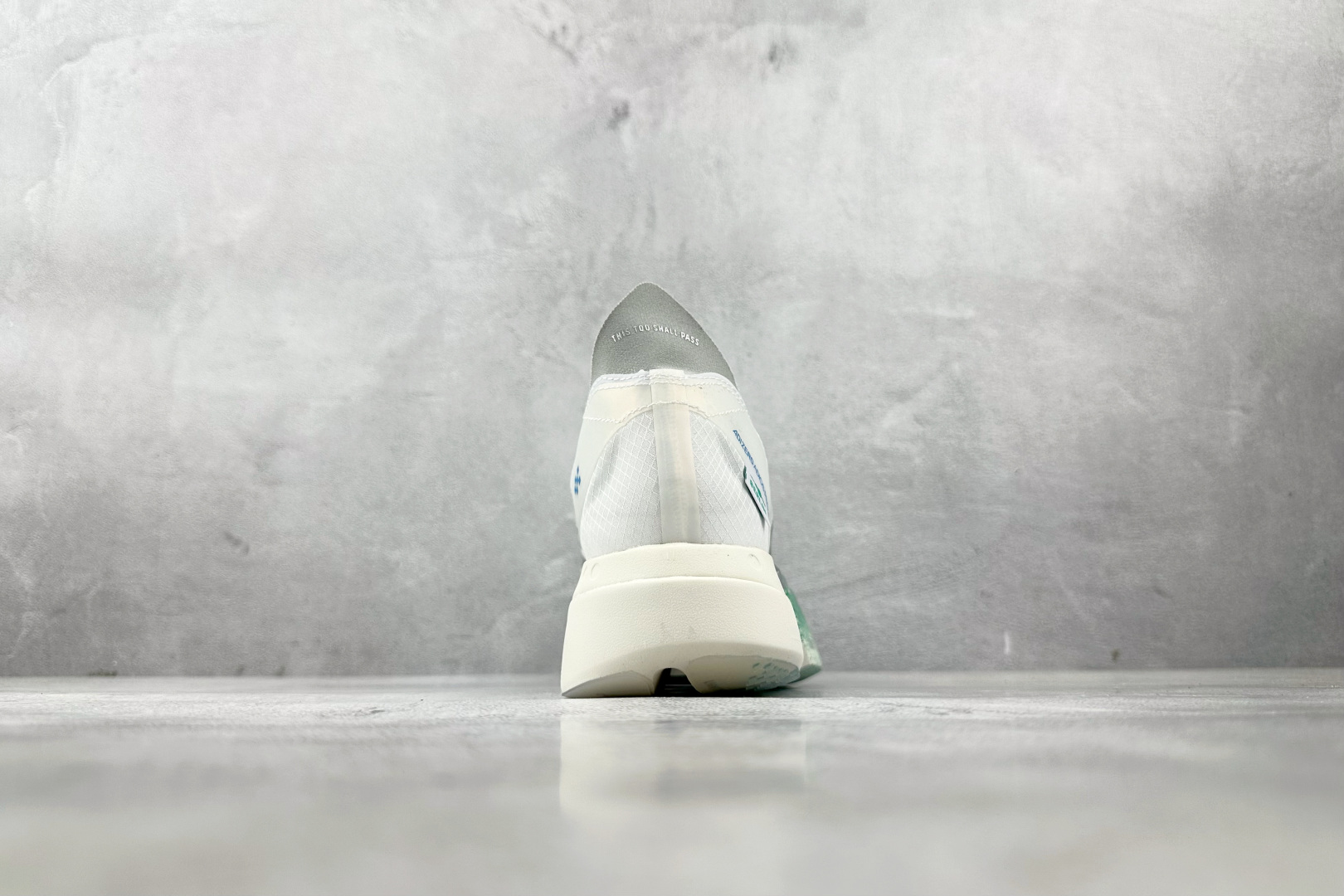 平台订单 adidAdizero Adios Pro 4 白银色 JR6354