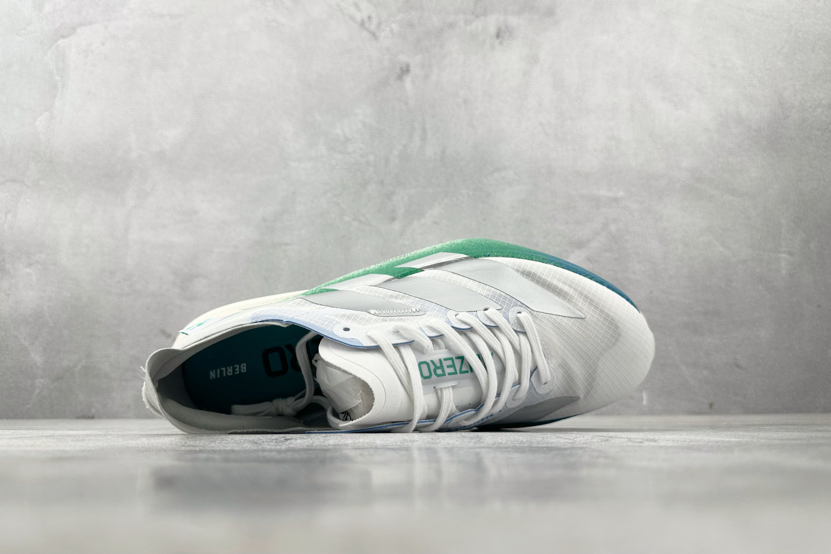 平台订单 adidAdizero Adios Pro 4 白银色 JR6354