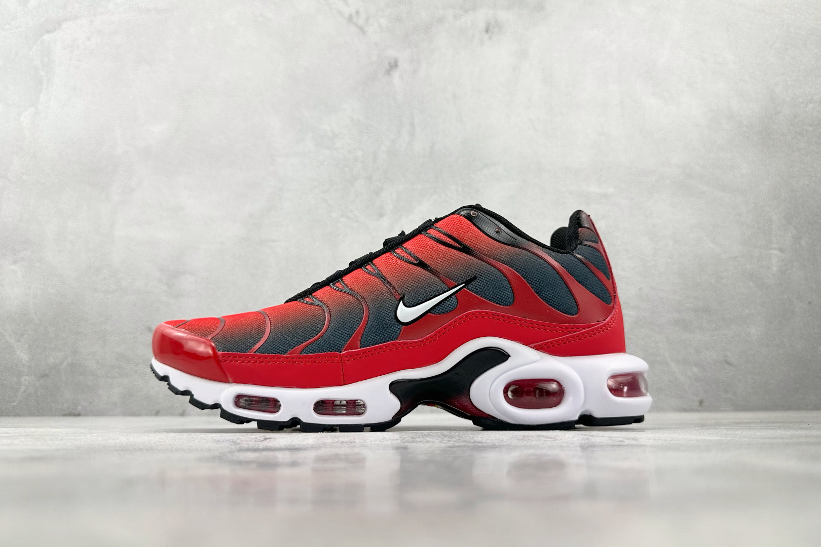 外贸 GW  Nike Air Max Plus 红色 货号：FV0950-600 尺码：36 36.5 37.5 38 38.5 39 40 40.5 41 42 42.5 43 44 44.5 45 46-选品中心
