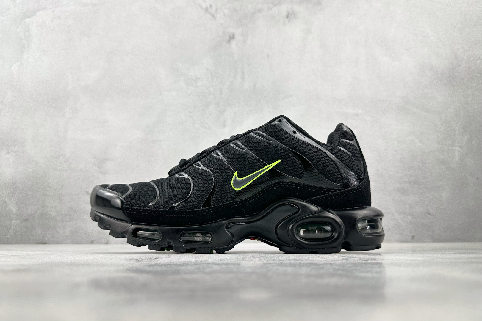 外贸 GW  Nike Air Max Plus 黑绿 货号：FQ2399-001 尺码：36 36.5 37.5 38 38.5 39 40 40.5 41 42 42.5 43 44 44.5 45 46-选品中心