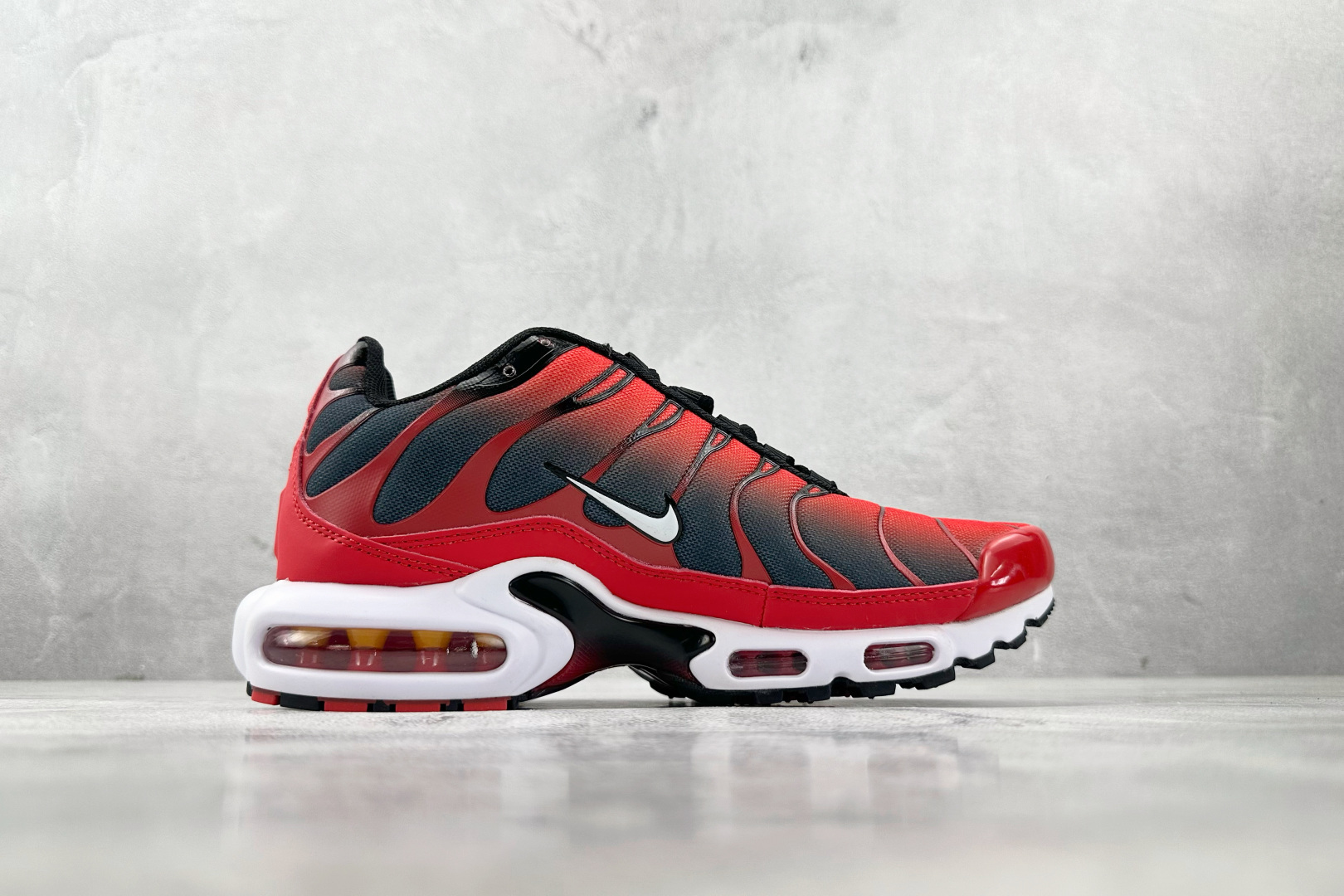 图片[2]-外贸 GW  Nike Air Max Plus 红色 货号：FV0950-600 尺码：36 36.5 37.5 38 38.5 39 40 40.5 41 42 42.5 43 44 44.5 45 46-选品中心