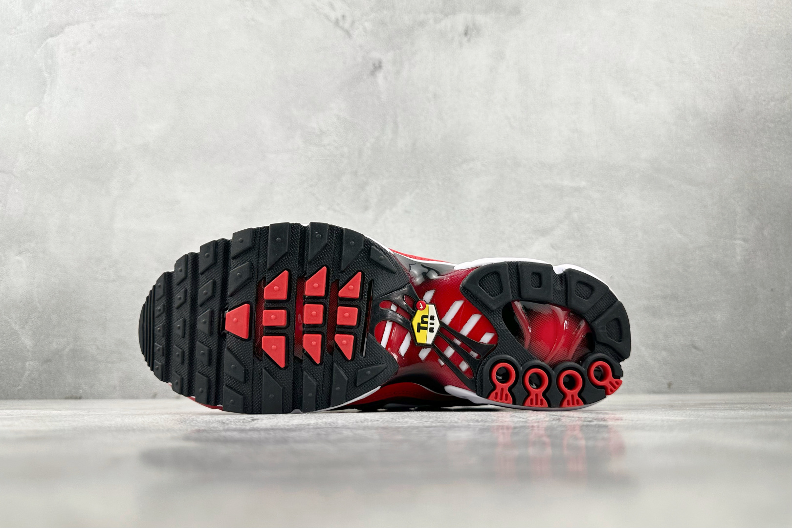 图片[4]-外贸 GW  Nike Air Max Plus 红色 货号：FV0950-600 尺码：36 36.5 37.5 38 38.5 39 40 40.5 41 42 42.5 43 44 44.5 45 46-选品中心