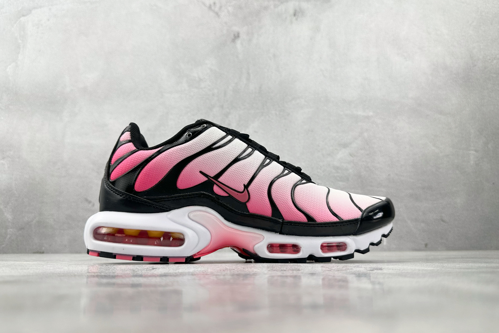 图片[2]-外贸 GW  Nike Air Max Plus 黑粉 货号：DZ3670-002 尺码：36 36.5 37.5 38 38.5 39 40 40.5 41 42 42.5 43 44 44.5 45 46-选品中心
