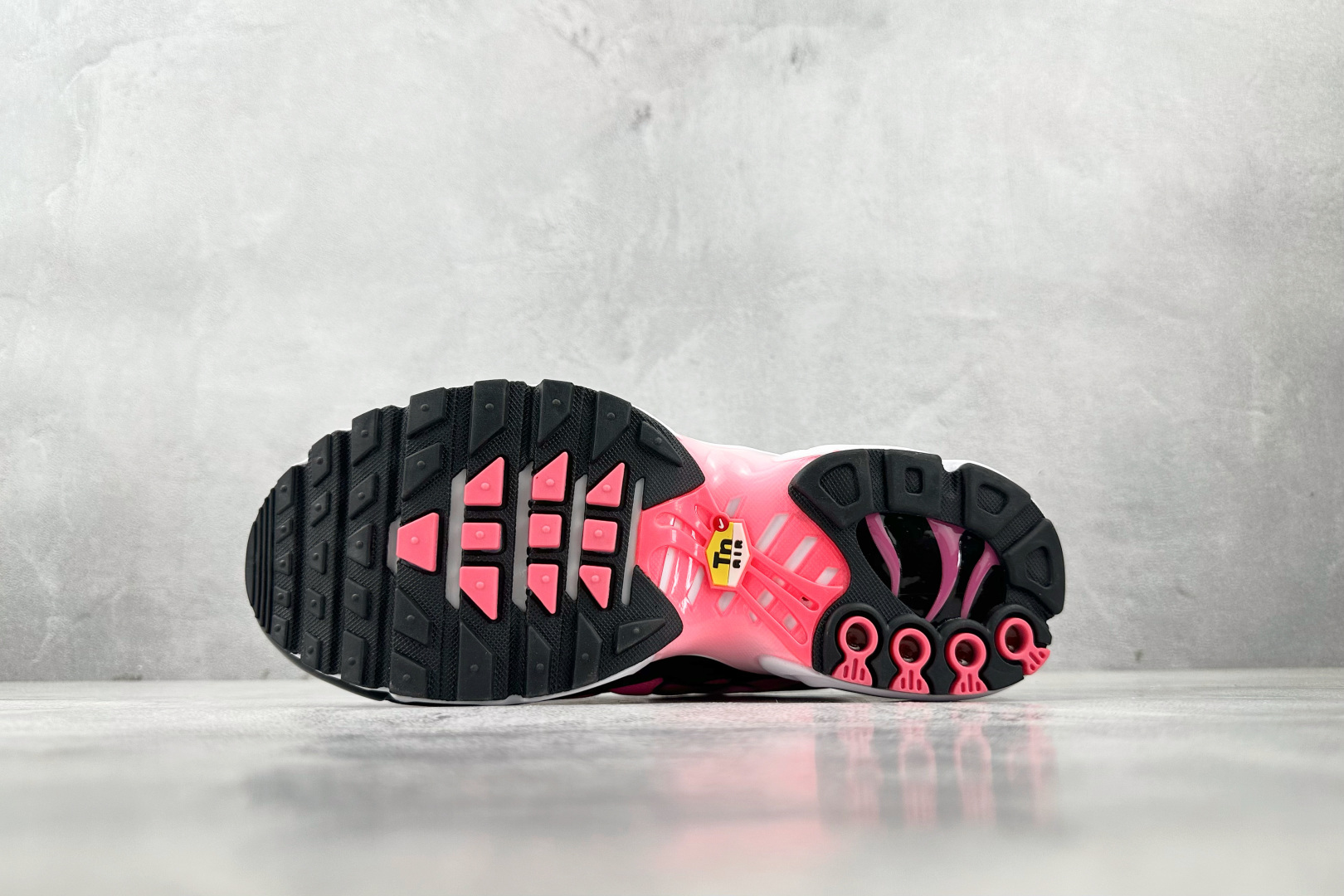 图片[4]-外贸 GW  Nike Air Max Plus 黑粉 货号：DZ3670-002 尺码：36 36.5 37.5 38 38.5 39 40 40.5 41 42 42.5 43 44 44.5 45 46-选品中心