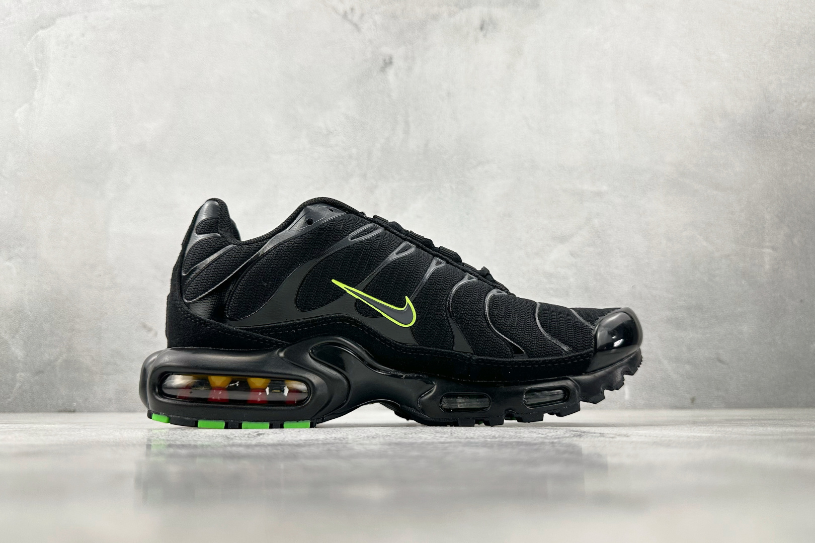 图片[2]-外贸 GW  Nike Air Max Plus 黑绿 货号：FQ2399-001 尺码：36 36.5 37.5 38 38.5 39 40 40.5 41 42 42.5 43 44 44.5 45 46-选品中心