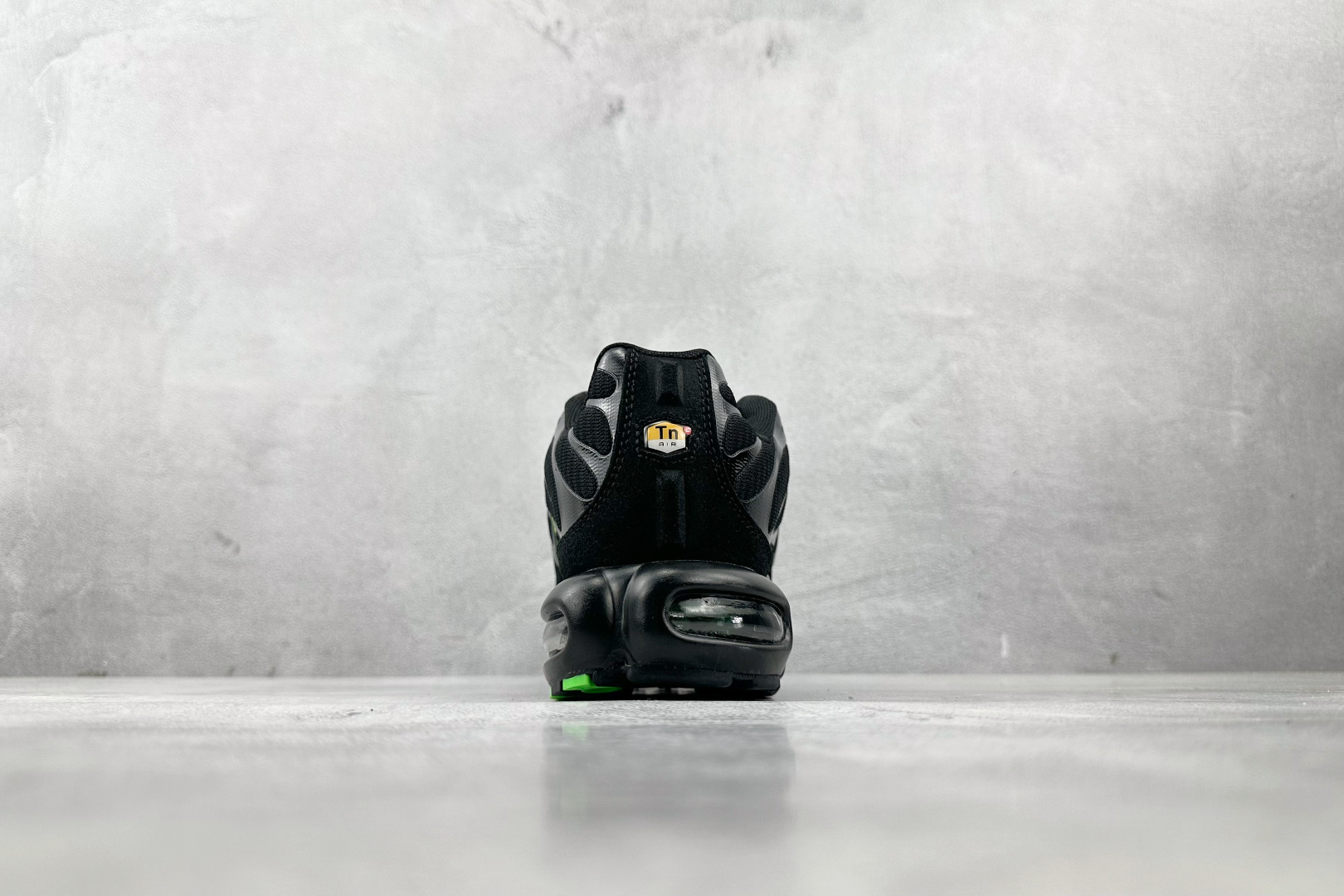 图片[9]-外贸 GW  Nike Air Max Plus 黑绿 货号：FQ2399-001 尺码：36 36.5 37.5 38 38.5 39 40 40.5 41 42 42.5 43 44 44.5 45 46-选品中心