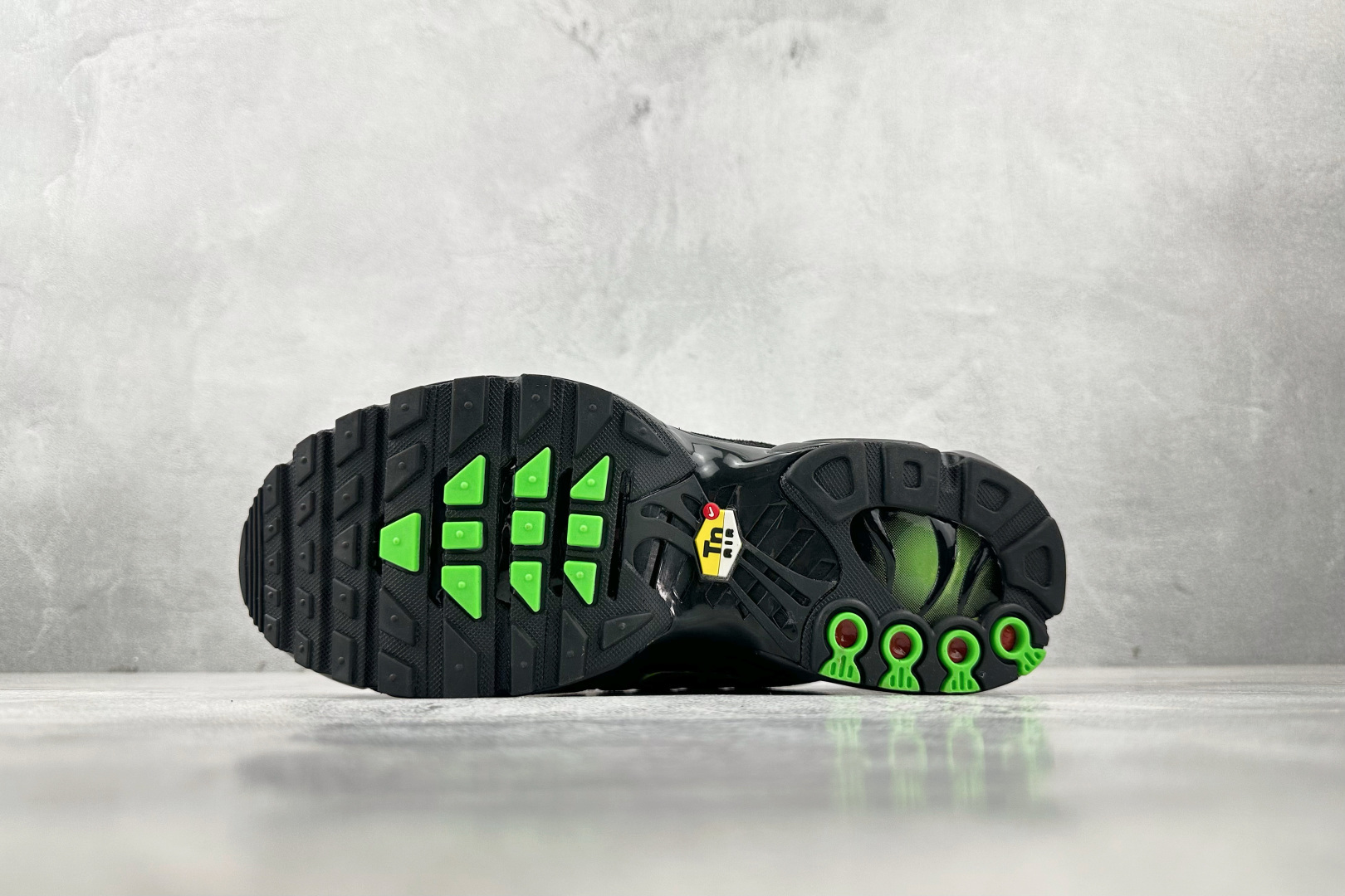 图片[4]-外贸 GW  Nike Air Max Plus 黑绿 货号：FQ2399-001 尺码：36 36.5 37.5 38 38.5 39 40 40.5 41 42 42.5 43 44 44.5 45 46-选品中心