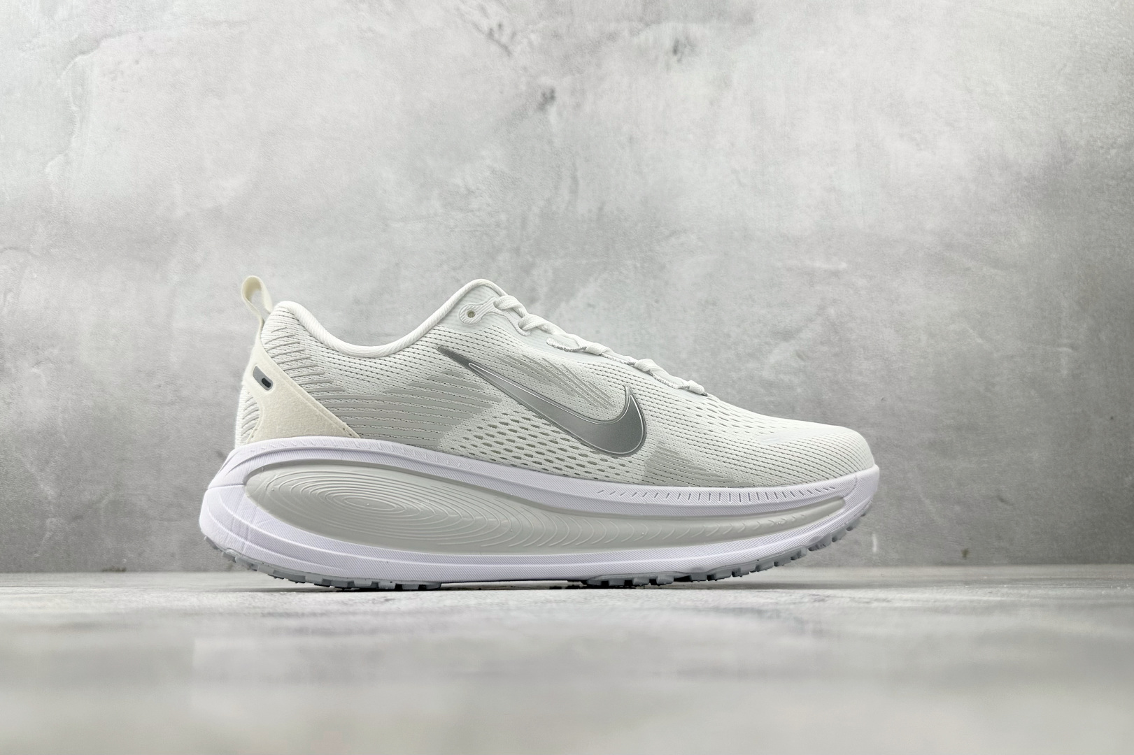 190 全套数据私模 Nike Vomero 18 白色 HM6804-104
