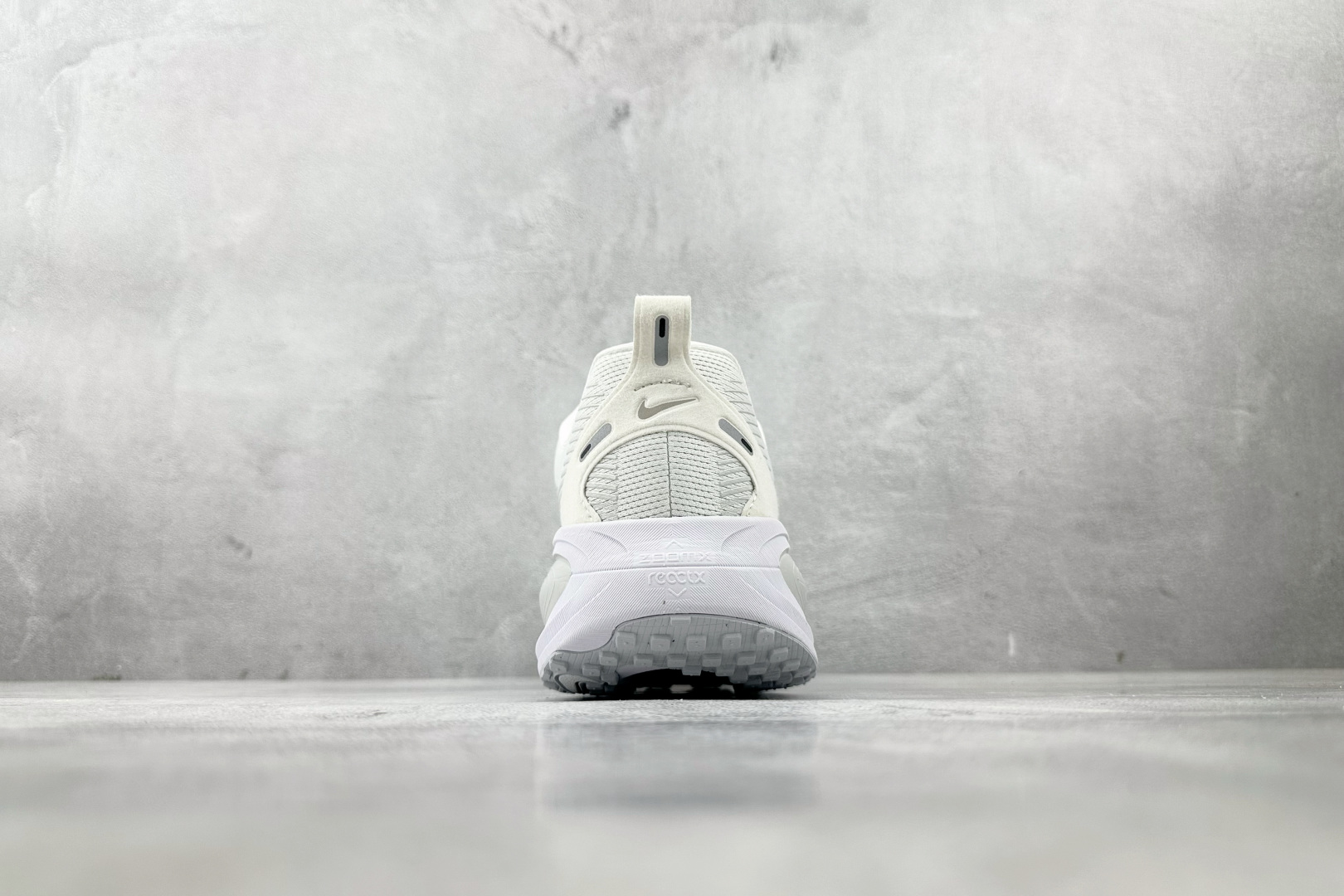 190 全套数据私模 Nike Vomero 18 白色 HM6804-104