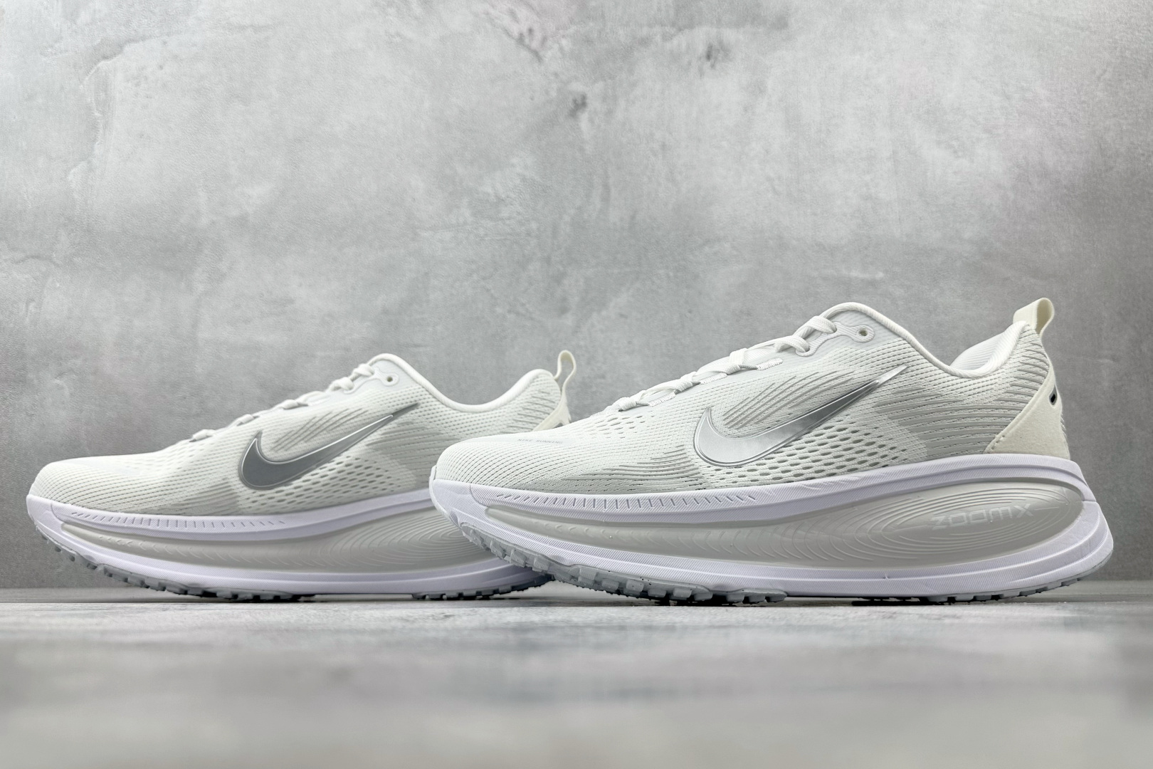 190 全套数据私模 Nike Vomero 18 白色 HM6804-104
