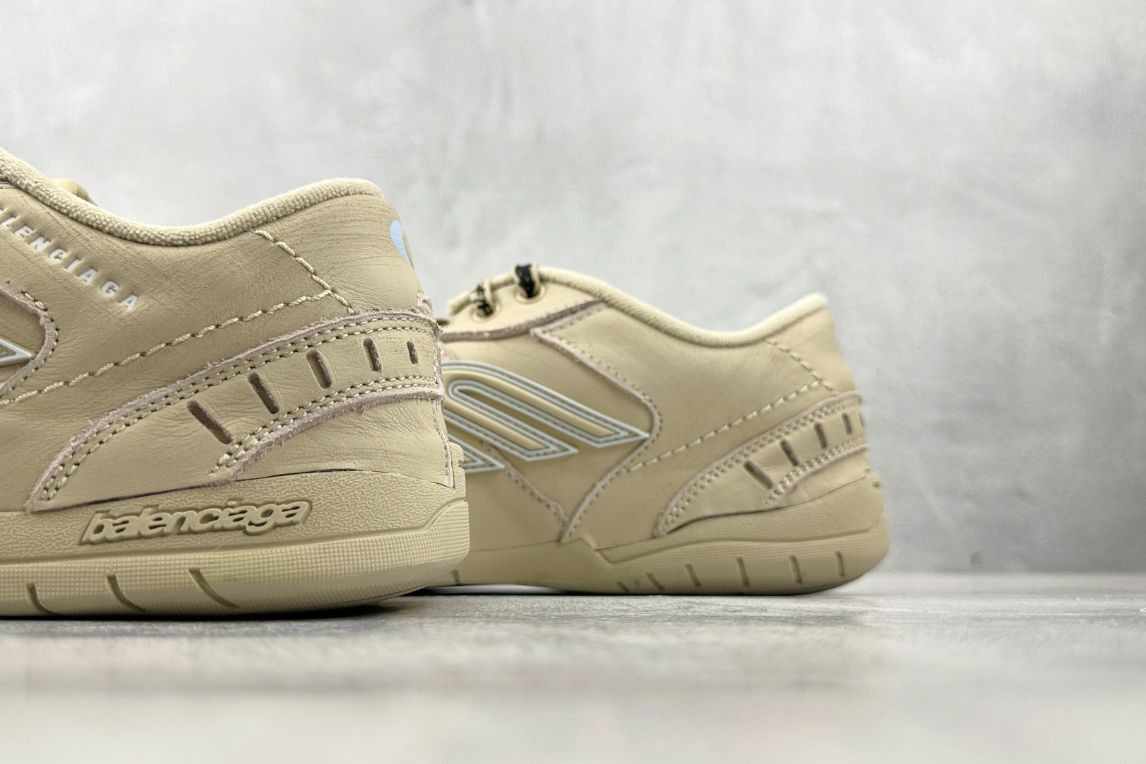最新外贸批次 Balenciaga巴黎世家 Hamptons Worn-Out 卡其 841765 WCURS9490