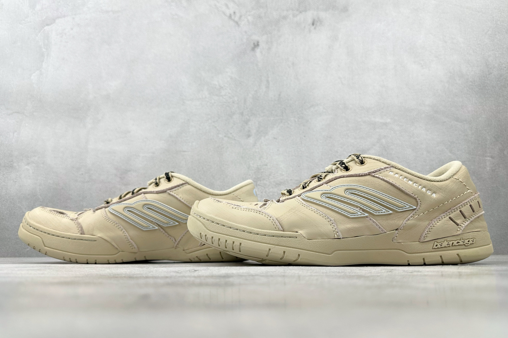 最新外贸批次 Balenciaga巴黎世家 Hamptons Worn-Out 卡其 841765 WCURS9490