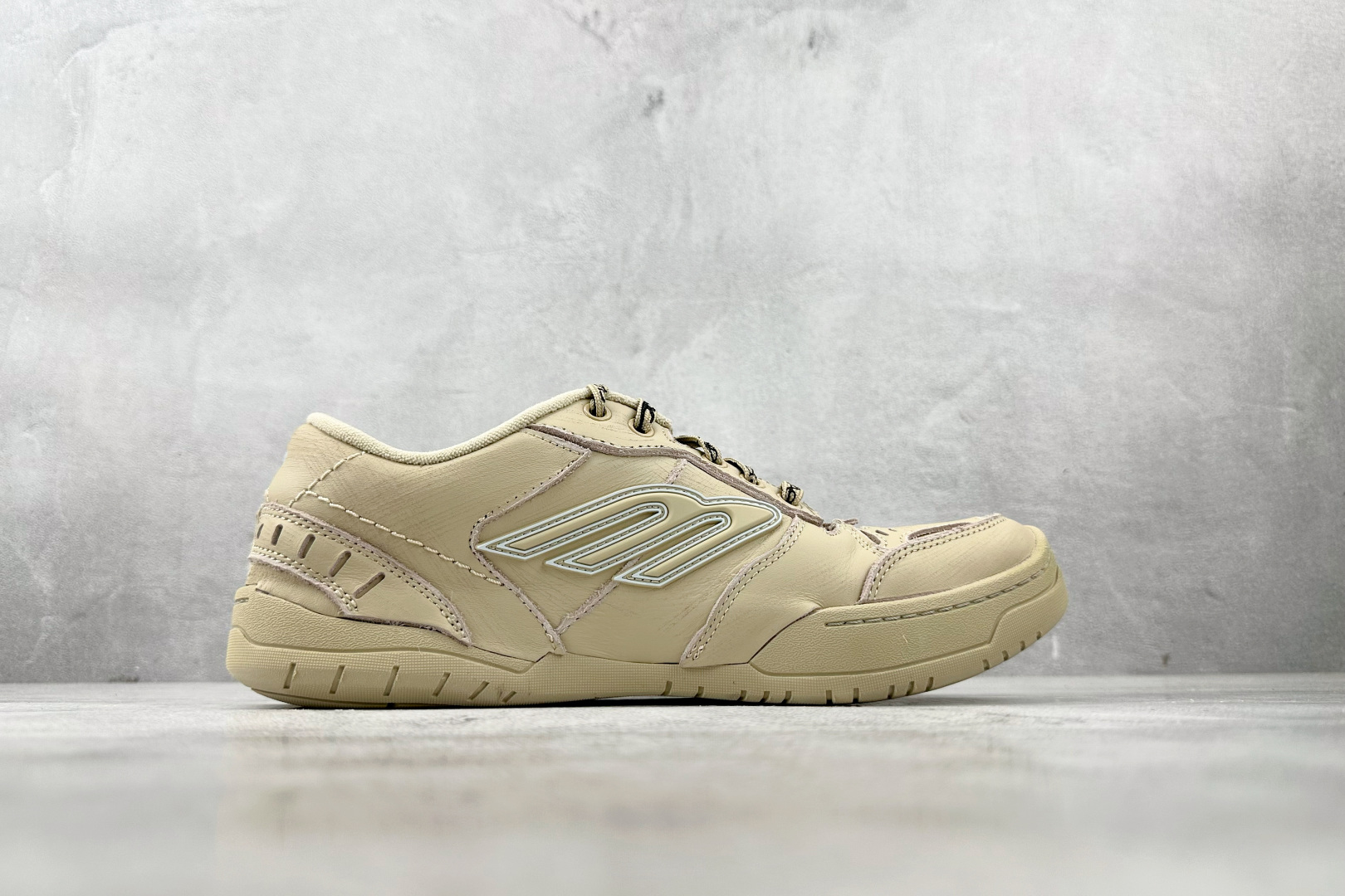 最新外贸批次 Balenciaga巴黎世家 Hamptons Worn-Out 卡其 841765 WCURS9490