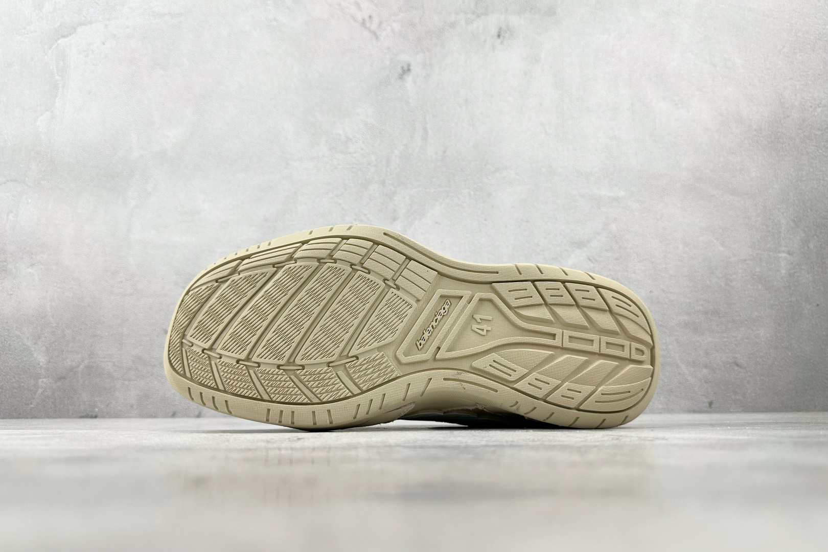 最新外贸批次 Balenciaga巴黎世家 Hamptons Worn-Out 卡其 841765 WCURS9490