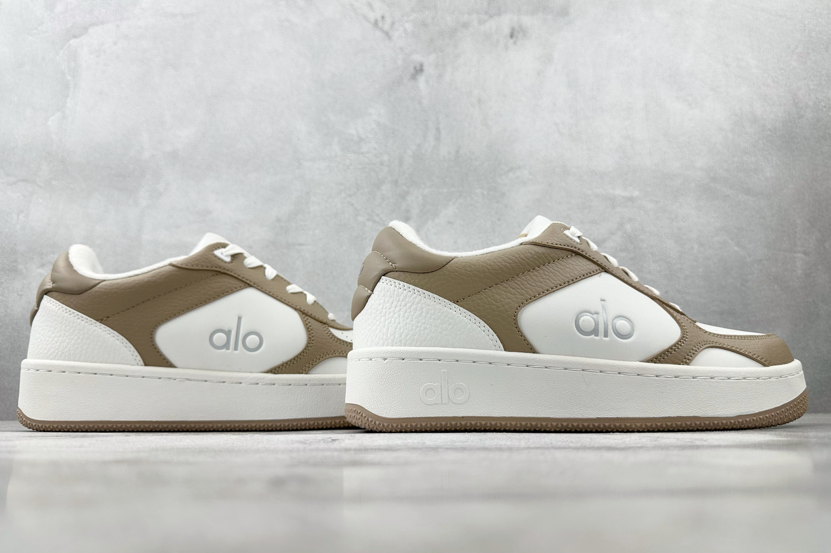 alo yoga Recovery Mode 棕白色 A0685U-Gravel/White