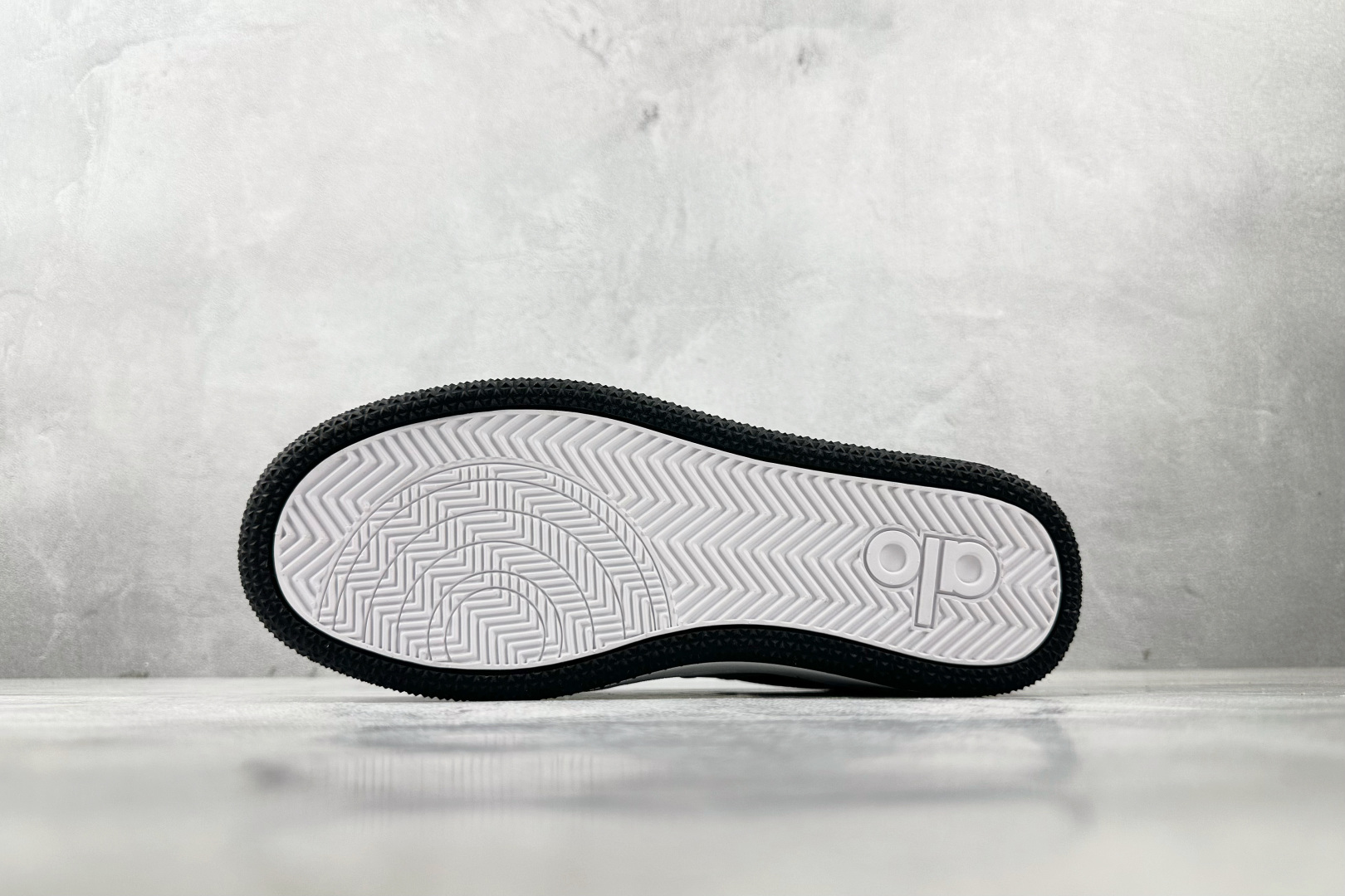 alo yoga Recovery Mode 黑白色 A0685U-Black/White
